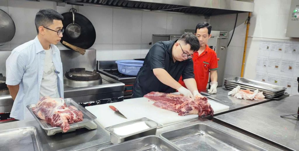 Nhà nghiên cứu thị trường và cố vấn ẩm thực, Master Chef Mai Thành Triệu - Người sáng lập chuỗi ăn vặt Taiwan, quán Cô Ba, và lẩu Haoyun