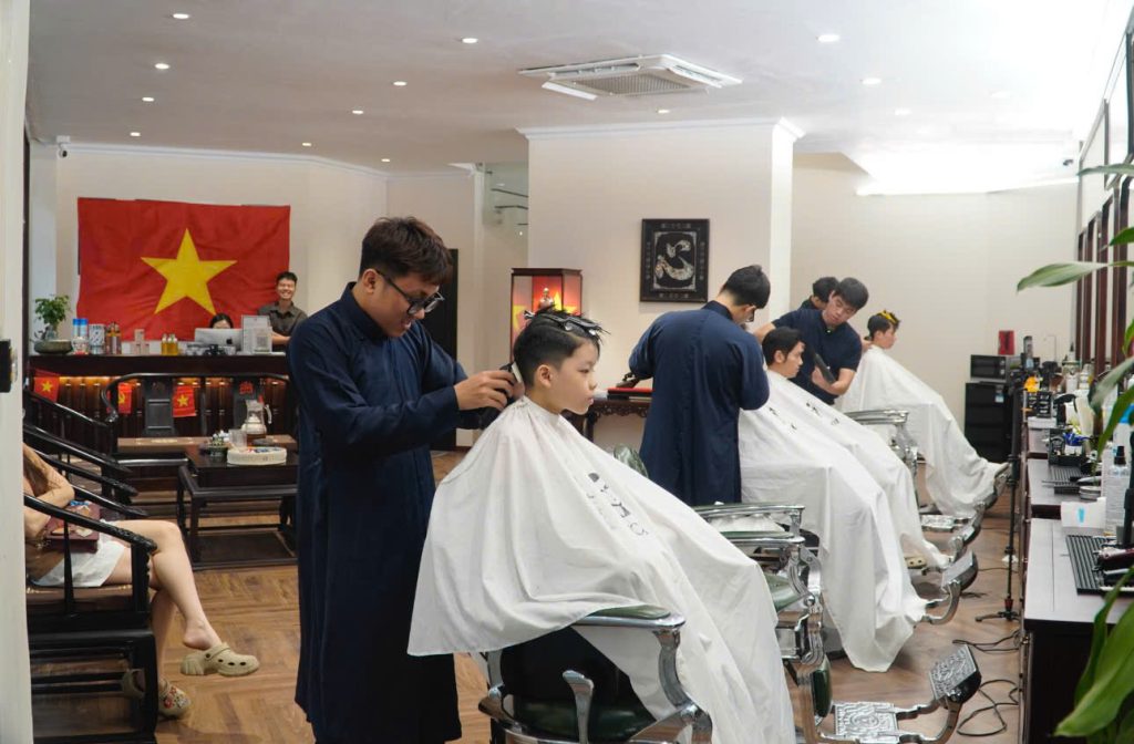 MR.CAHOI khẳng định vị thế trong ngành tóc nam với triết lý làm đẹp hiện đại, chú trọng đào tạo chuyên môn và xây dựng phong cách riêng cho từng khách hàng