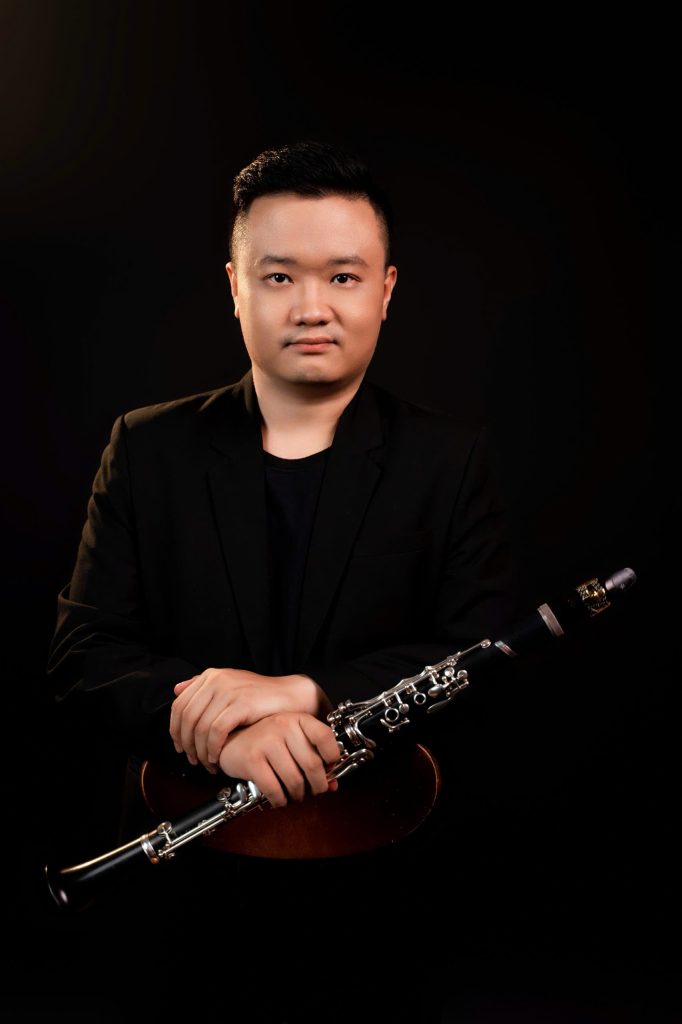 Nghệ sĩ Hoàng Ngọc Anh Quân (1994) - Trưởng bè Clarinet tại Nhà hát Giao hưởng Nhạc Vũ Kịch TP. Hồ Chí Minh (HBSO), đồng thời là giảng viên Clarinet tại Nhạc Viện TP. Hồ Chí Minh