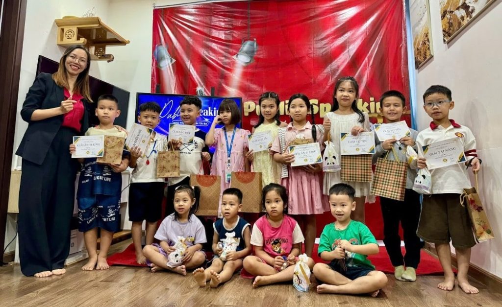 Cô giáo Đặng Quỳnh mong muốn tạo nên môi trường “nói tiếng Anh” không áp lực và trở thành một kỹ năng gắn liền với sự tự tin và sự trưởng thành của mỗi học sinh