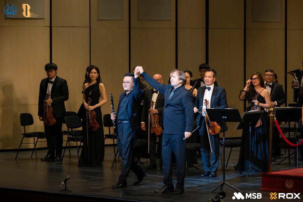 Nghệ sĩ Hoàng Ngọc Anh Quân biểu diễn với Dàn nhạc giao hưởng Hà Nội