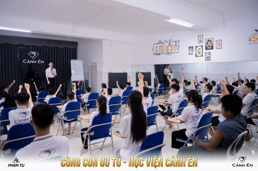 Phong cách truyền đạt nhẹ nhàng nhưng giàu chiều sâu của Diễn giả Phan Tư Johnn