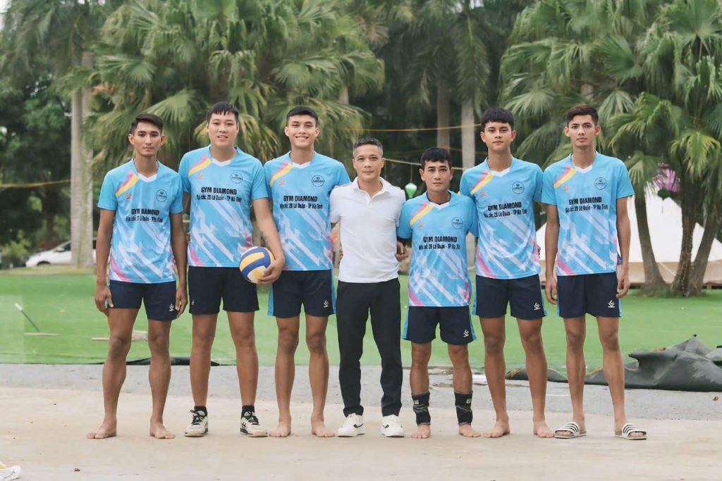 HLV bóng chuyền Nguyễn Văn Tú lặng lẽ gắn bó với sân bóng suốt gần 25 năm