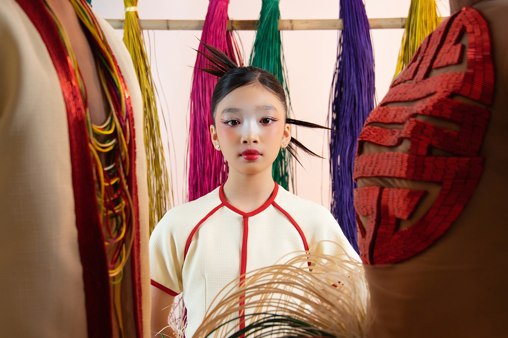 Sắc chiếu dệt tình