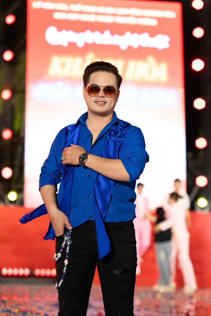 Niềm đam mê ca hát của thầy giáo âm nhạc Bá Kiệt được nuôi dưỡng từ những buổi văn nghệ thời niên thiếu