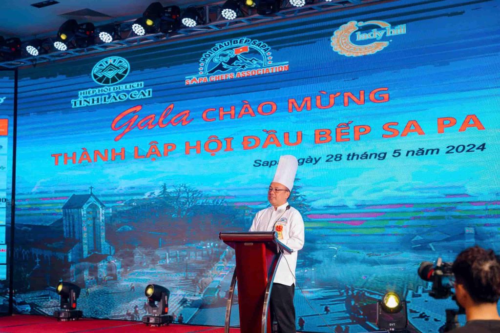 Chef Lê Anh Tuấn phát biểu tại lễ ra mắt Hội Đầu bếp Sa Pa, đánh dấu bước phát triển mới của ẩm thực vùng cao
