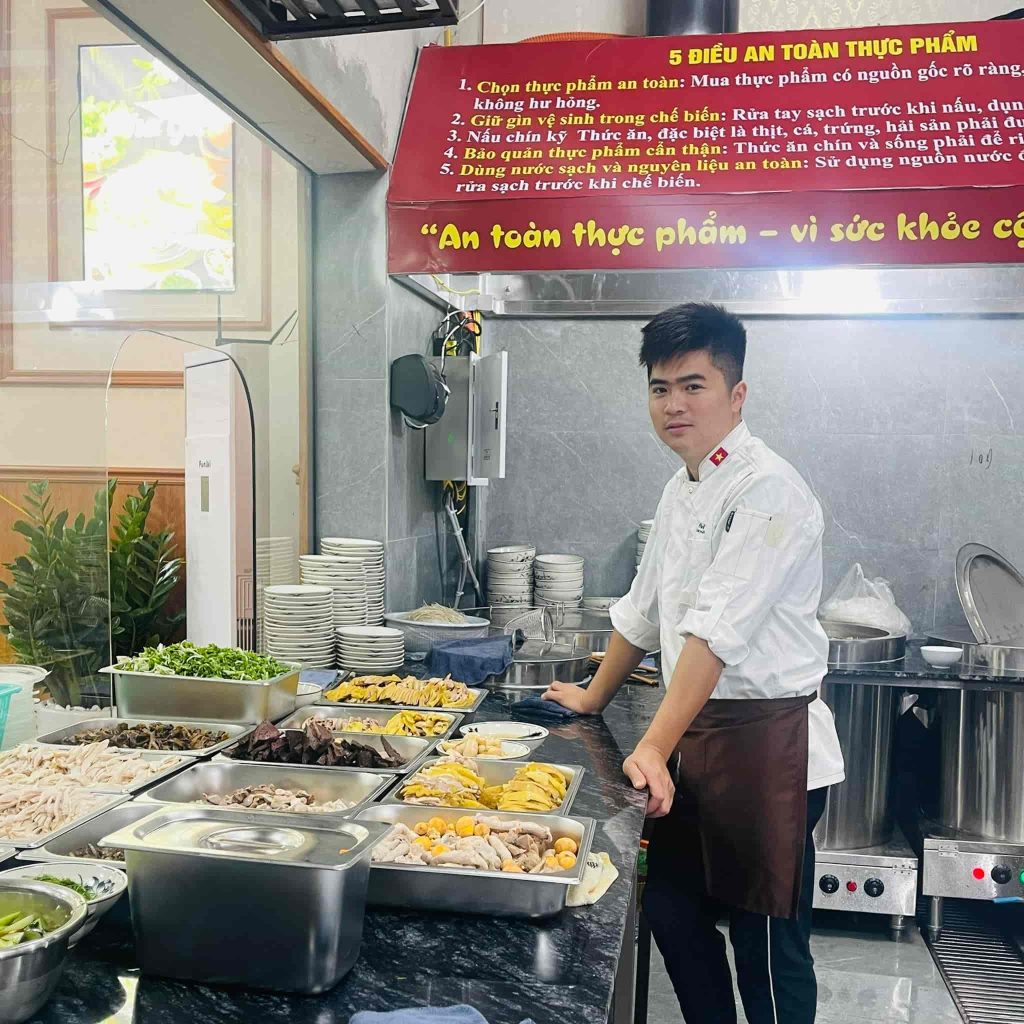 Mùi lửa bếp, tiếng dao thớt đã trở thành một phần ký ức tuổi trẻ của Chef Thân Ngọc Duy