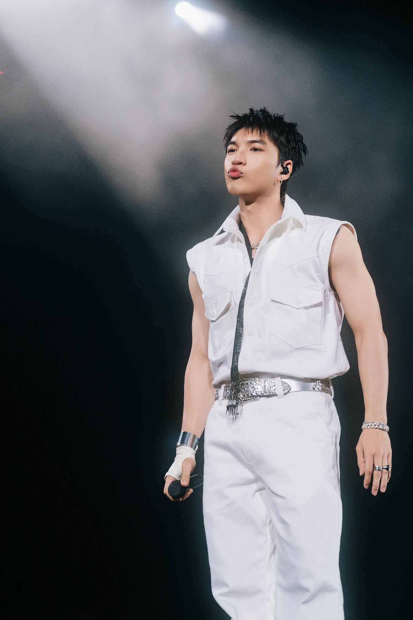 HIEUTHUHAI và cú lật ngược chuẩn mực của một rapper thế hệ mới