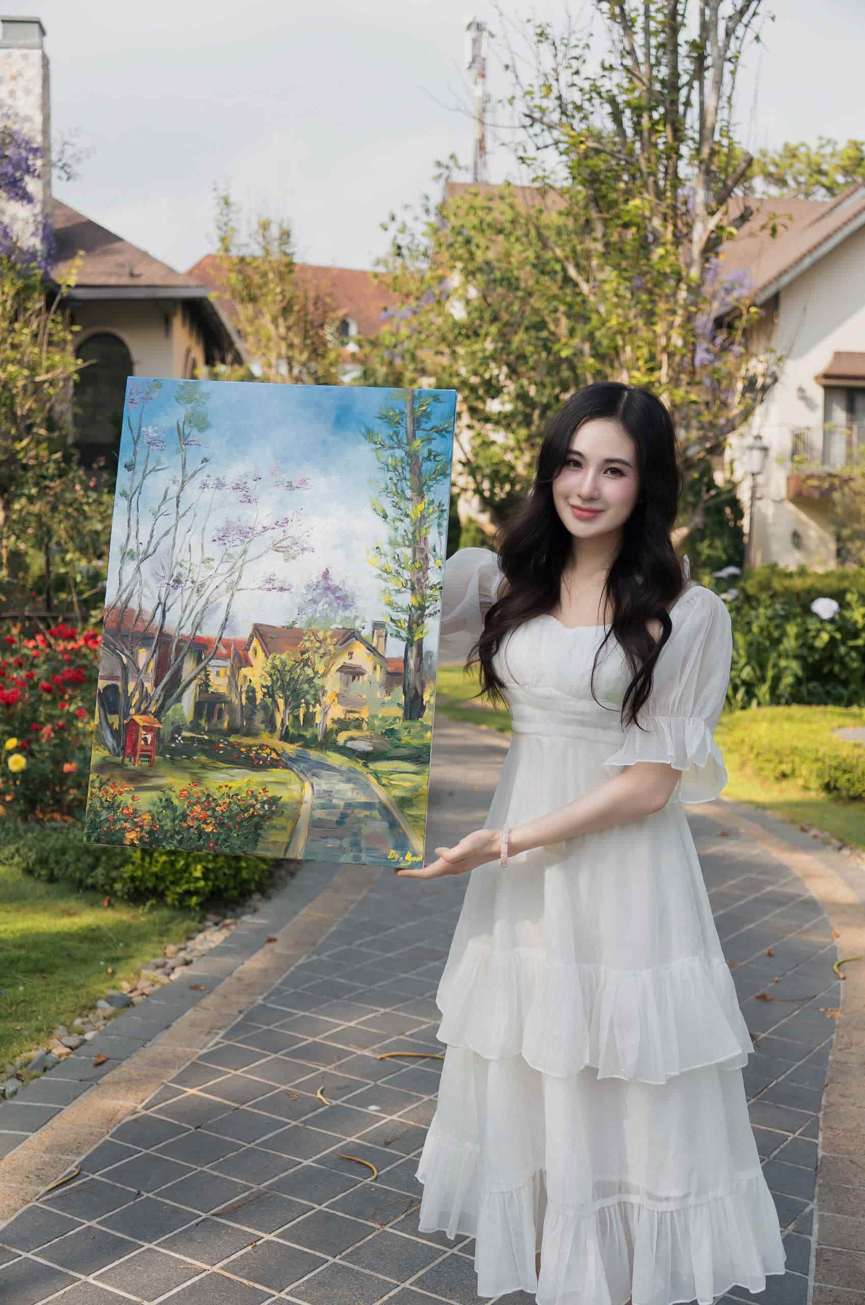 Họa sĩ Đăng Uyên mang nghệ thuật đến gần hơn với cộng đồng