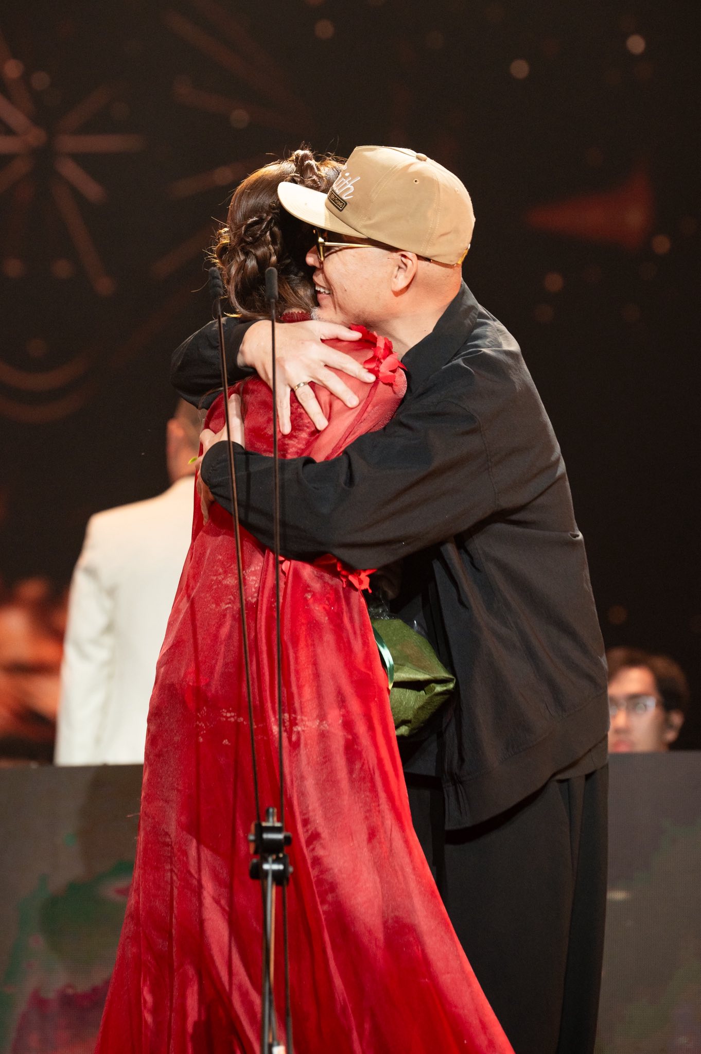 Khi Hòa Minzy nhìn lại chặng đường nghệ thuật cùng nhạc sĩ Huy Tuấn