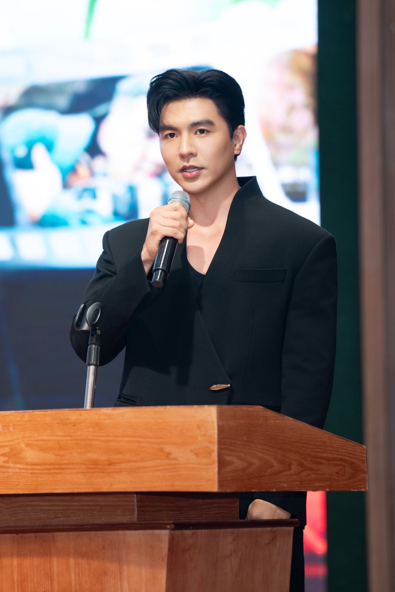 Steven Nguyễn được Bộ Quốc phòng trao tặng bằng khen