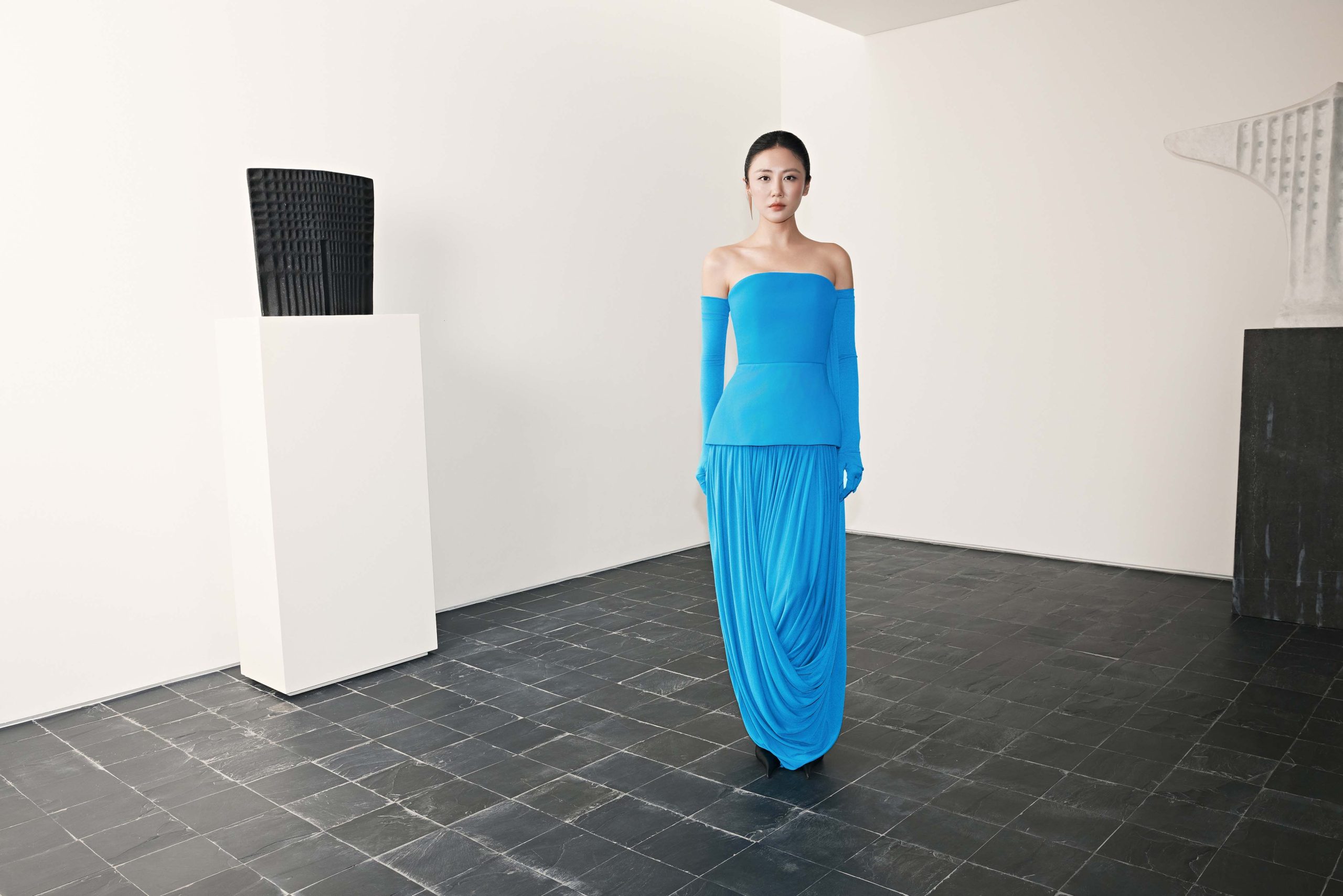 Không còn đóng khung trong hình ảnh một “hit-maker” quen thuộc của V-pop, Văn Mai Hương đang từng bước định hình lại bản sắc