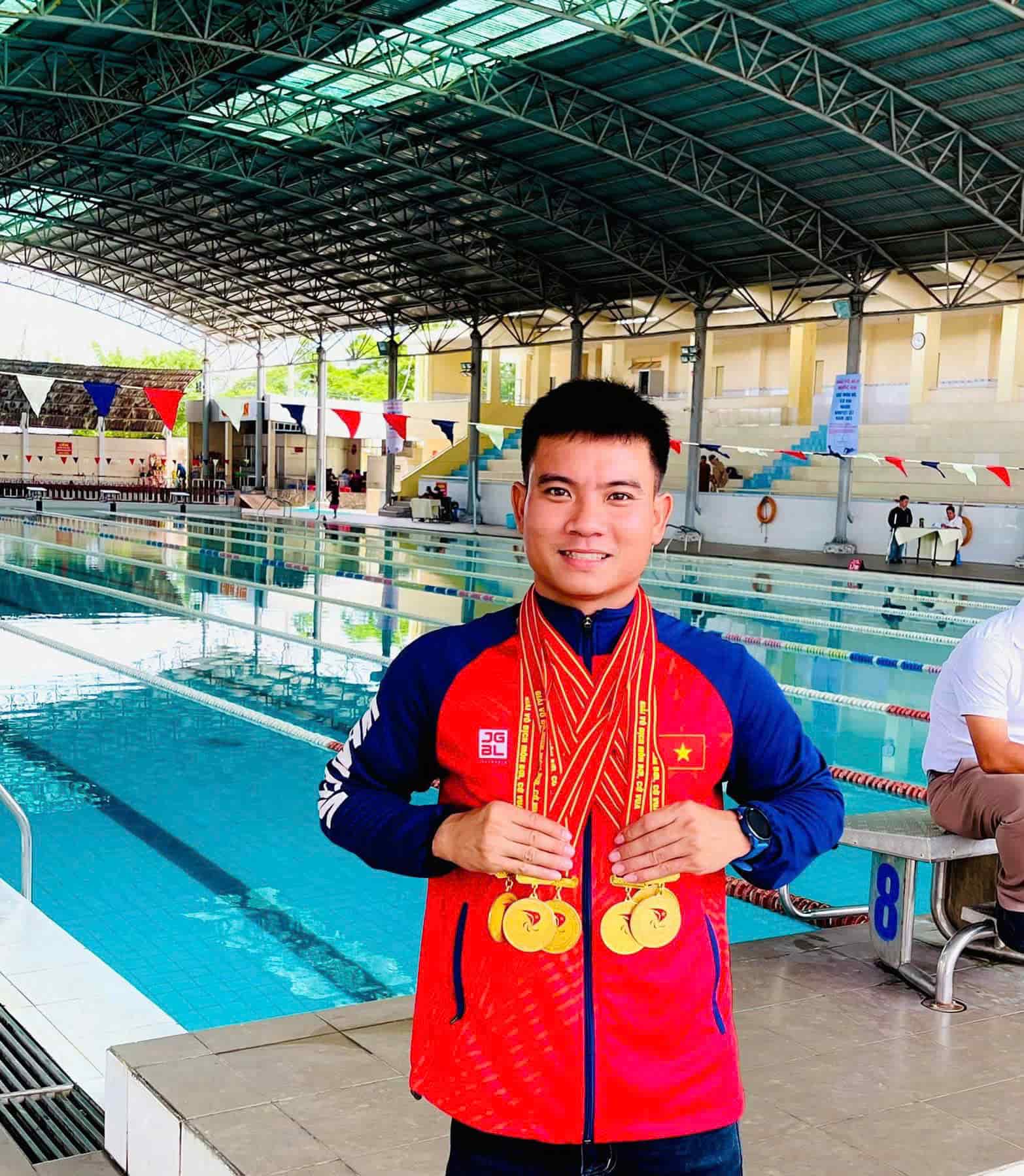 VĐV bơi lội Vinh Quách