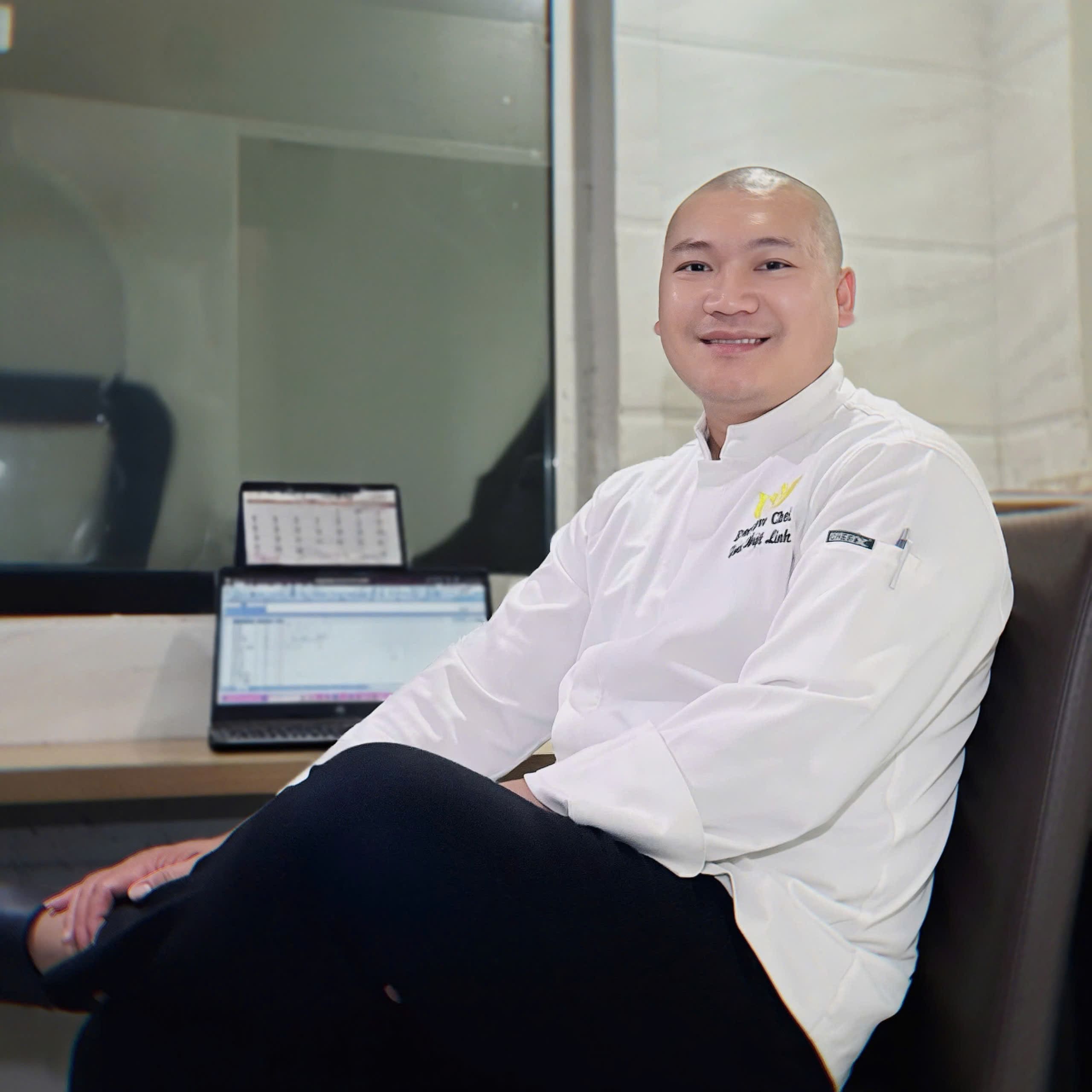 Bếp trưởng Trần Nhật Linh dành nhiều tâm huyết cho việc nghiên cứu nguyên liệu và xây dựng hương vị riêng trong từng món ăn