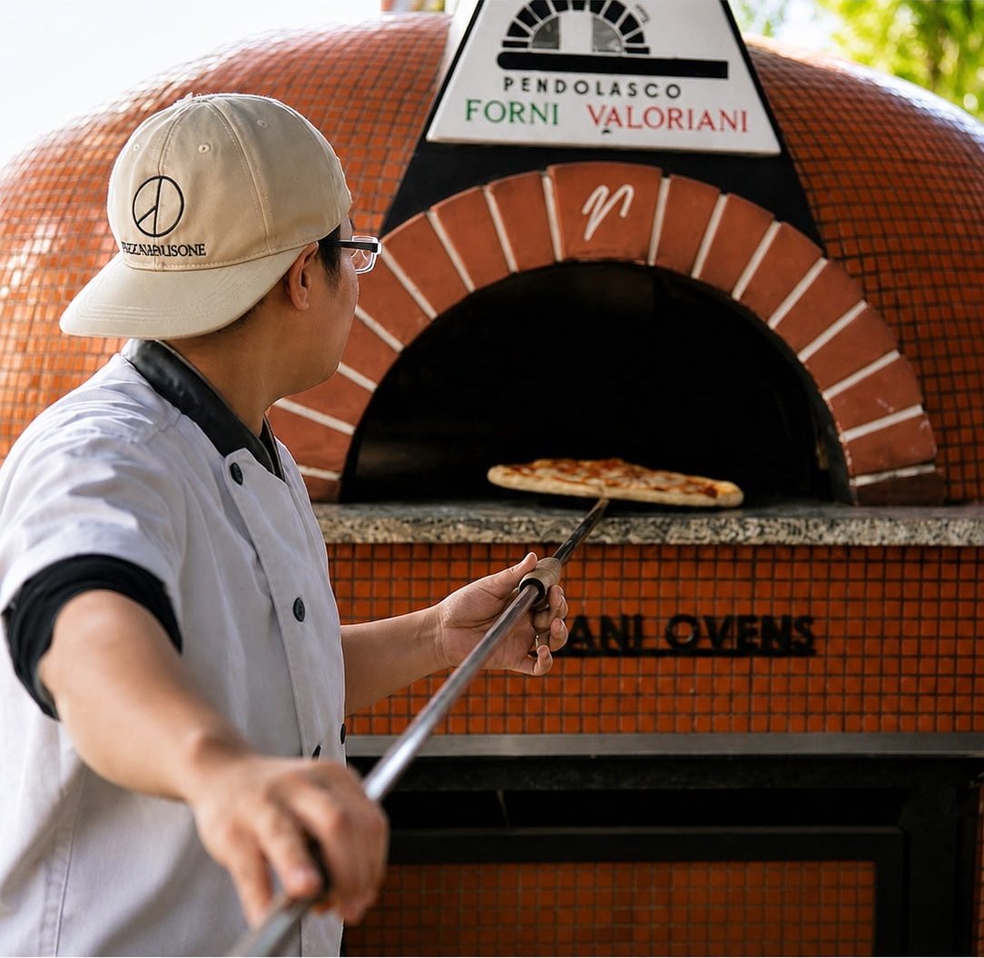 Đằng sau mỗi chiếc pizza thủ công là sự bền bỉ, kỹ thuật và niềm đam mê không ngừng nghỉ của Chef Thy Huỳnh