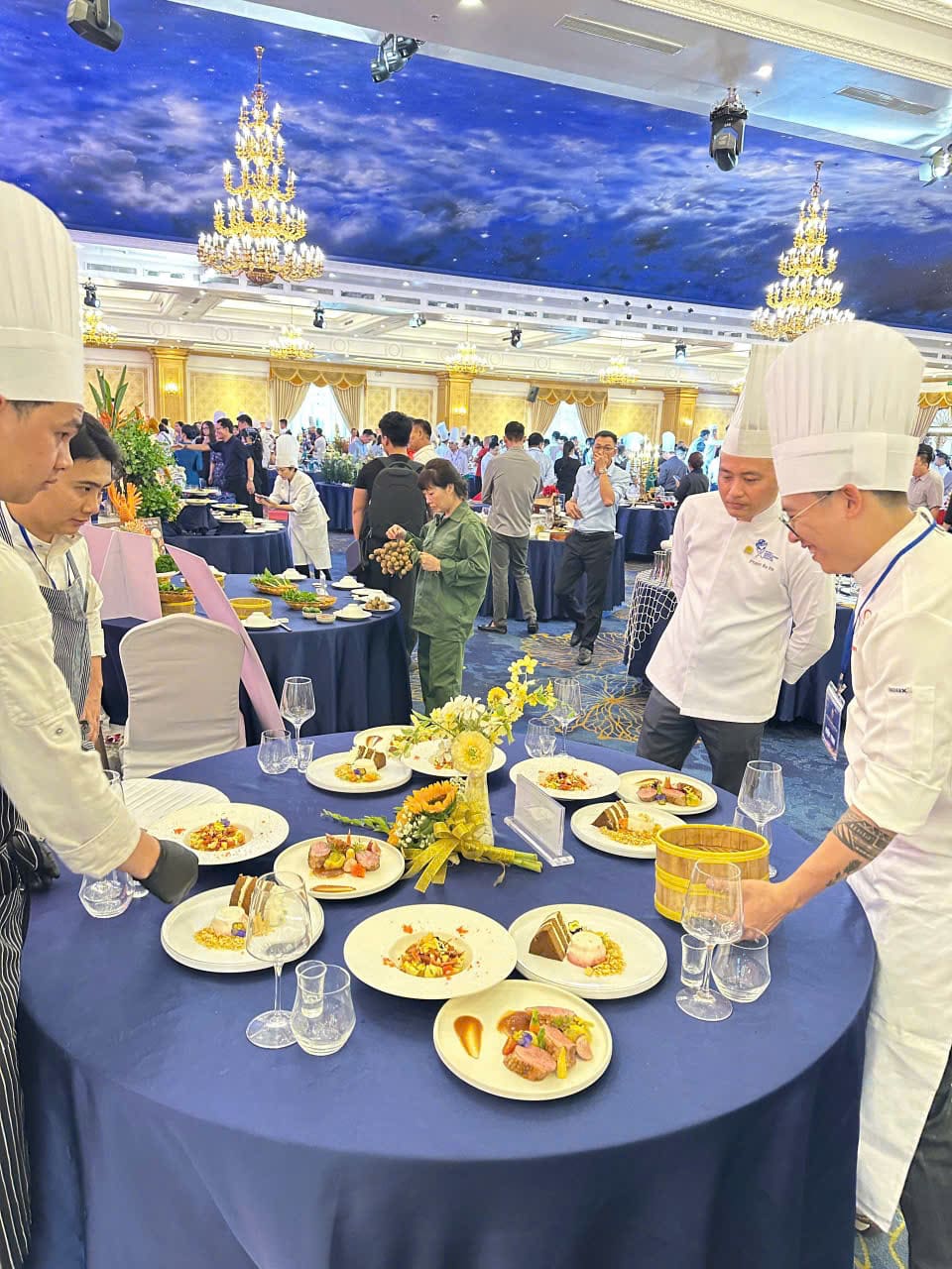 Đằng sau sự điềm tĩnh của Bếp trưởng Trần Hào là nhiều thử thách và áp lực nghề nghiệp