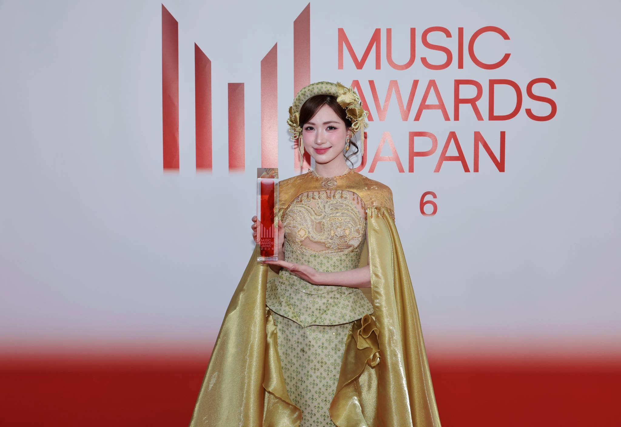 Hòa Minzy thắng lớn tại Music Awards Japan 2026