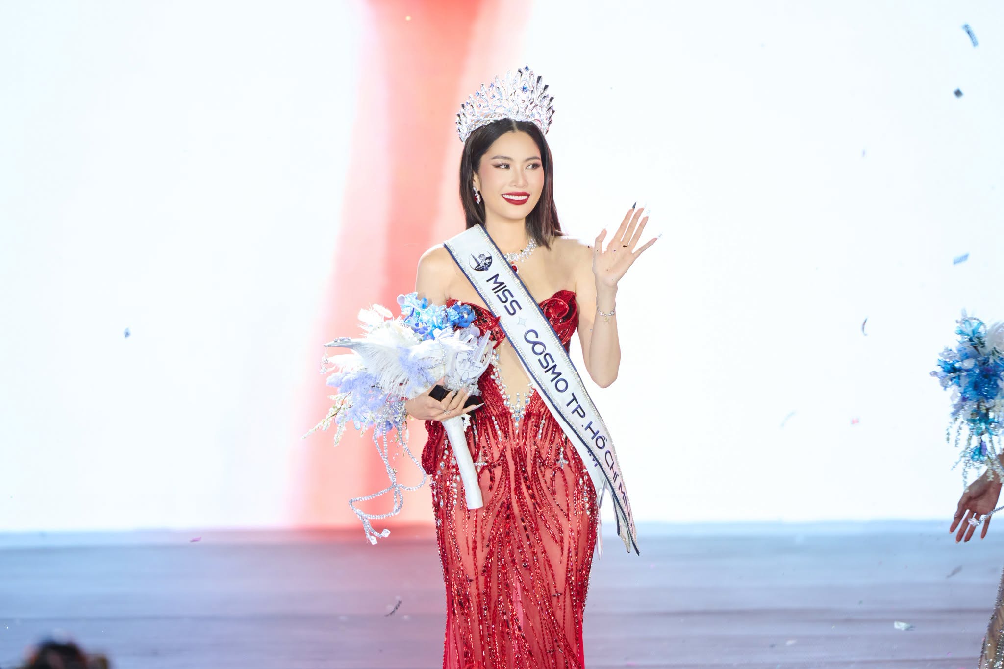 Nguyễn Thị Lệ Nam chính thức chạm tay vào vương miện Miss Cosmo TP.HCM 2026