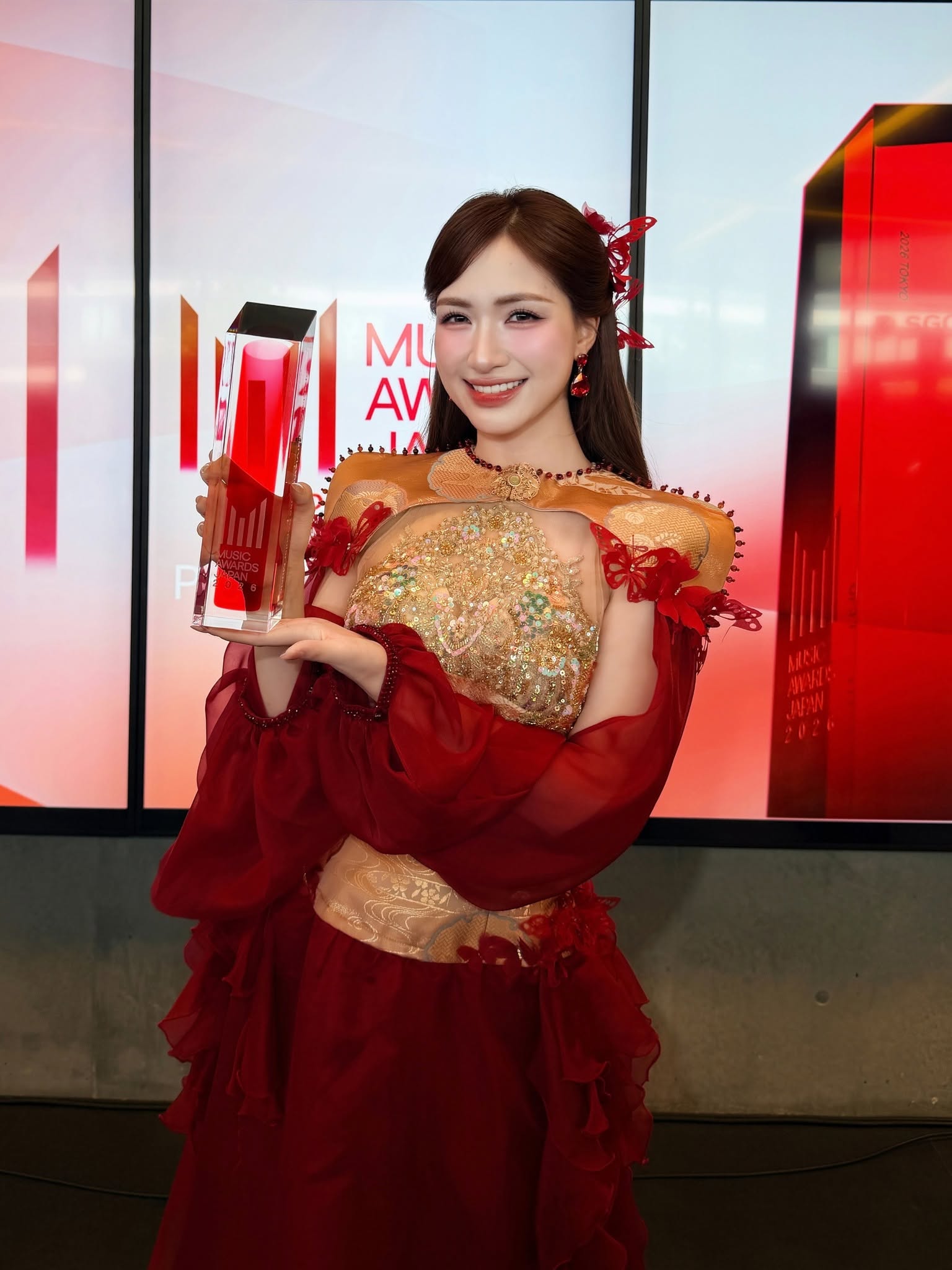 Hòa Minzy thắng lớn tại Music Awards Japan 2026