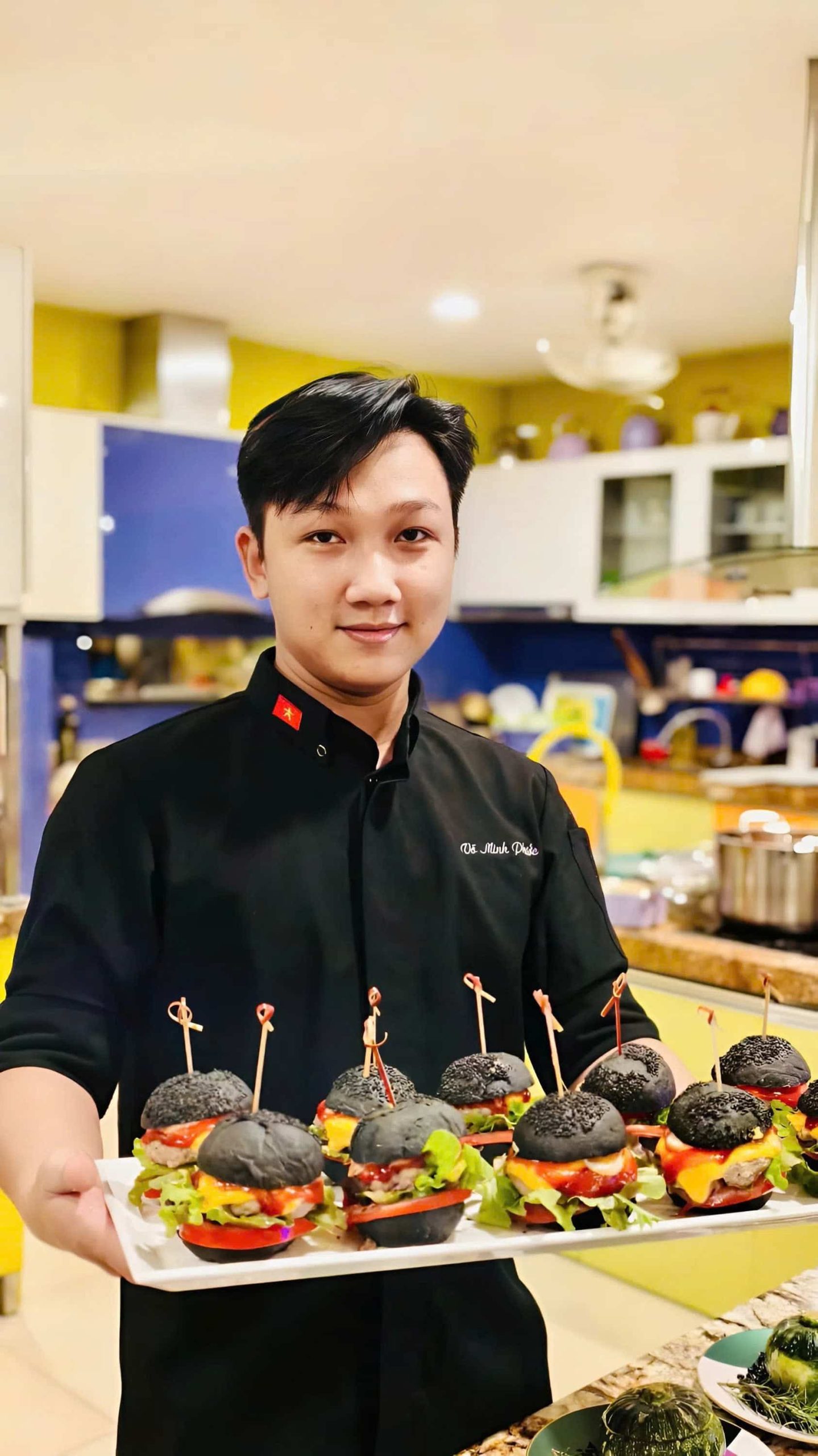 Chef Võ Minh Phước đang làm việc tại STIR