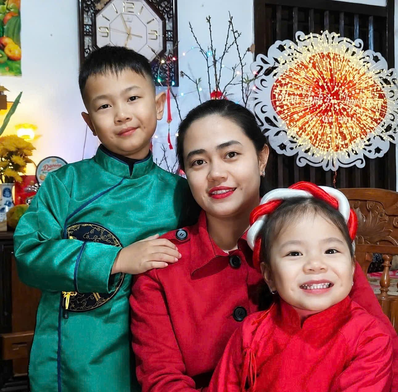 Gắn bó với Trường PTDTBT Tiểu học số 2 Văn Lăng, cô giáo Trần Thị Liễu không chỉ là người mẹ đảm đang mà còn nhiều năm bền bỉ bám trường, bám lớp, mang con chữ đến với học sinh vùng cao