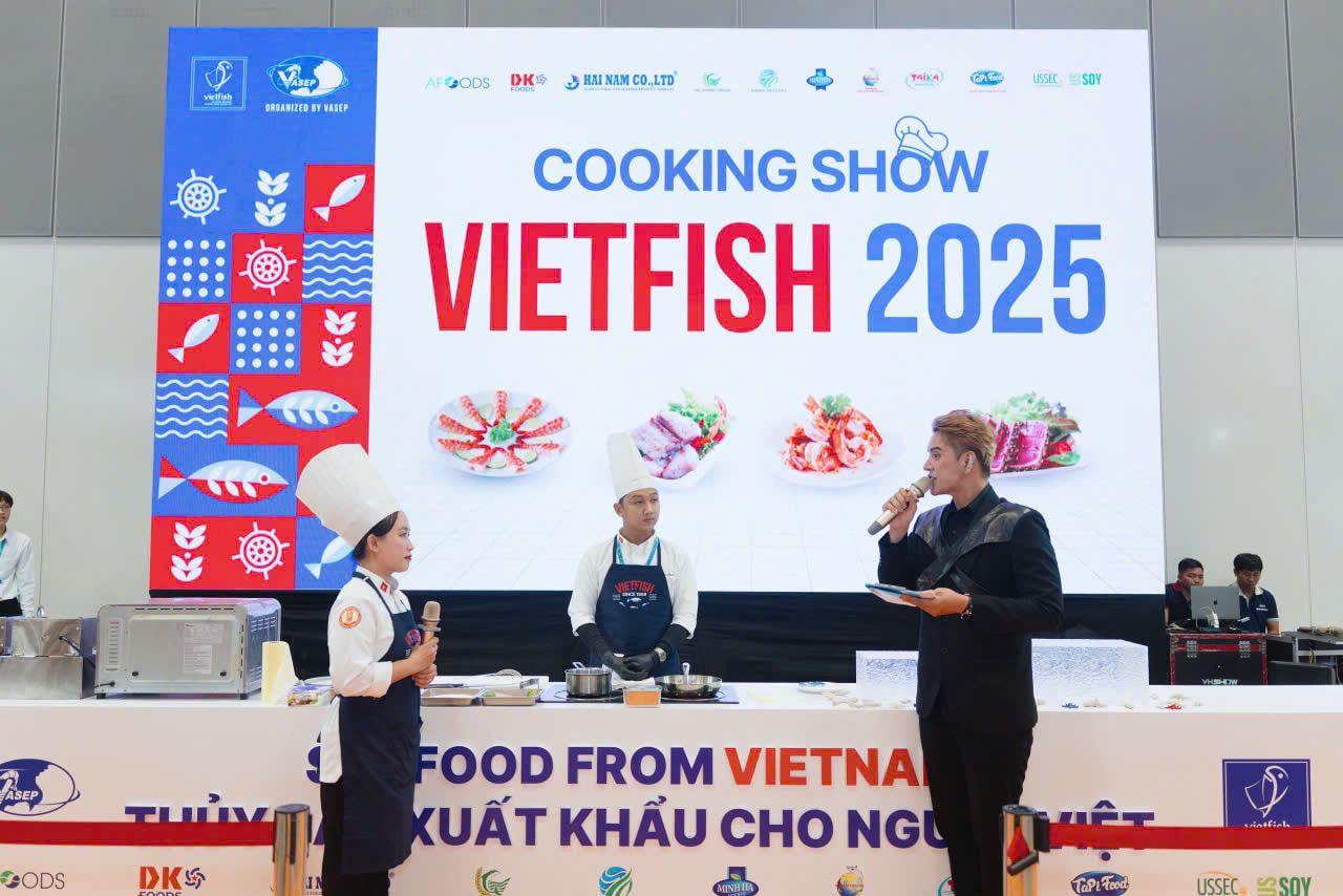 Chef Võ Minh Phước đồng hành cùng Vietfish trong vai trò chef biểu diễn tại các kỳ triển lãm
