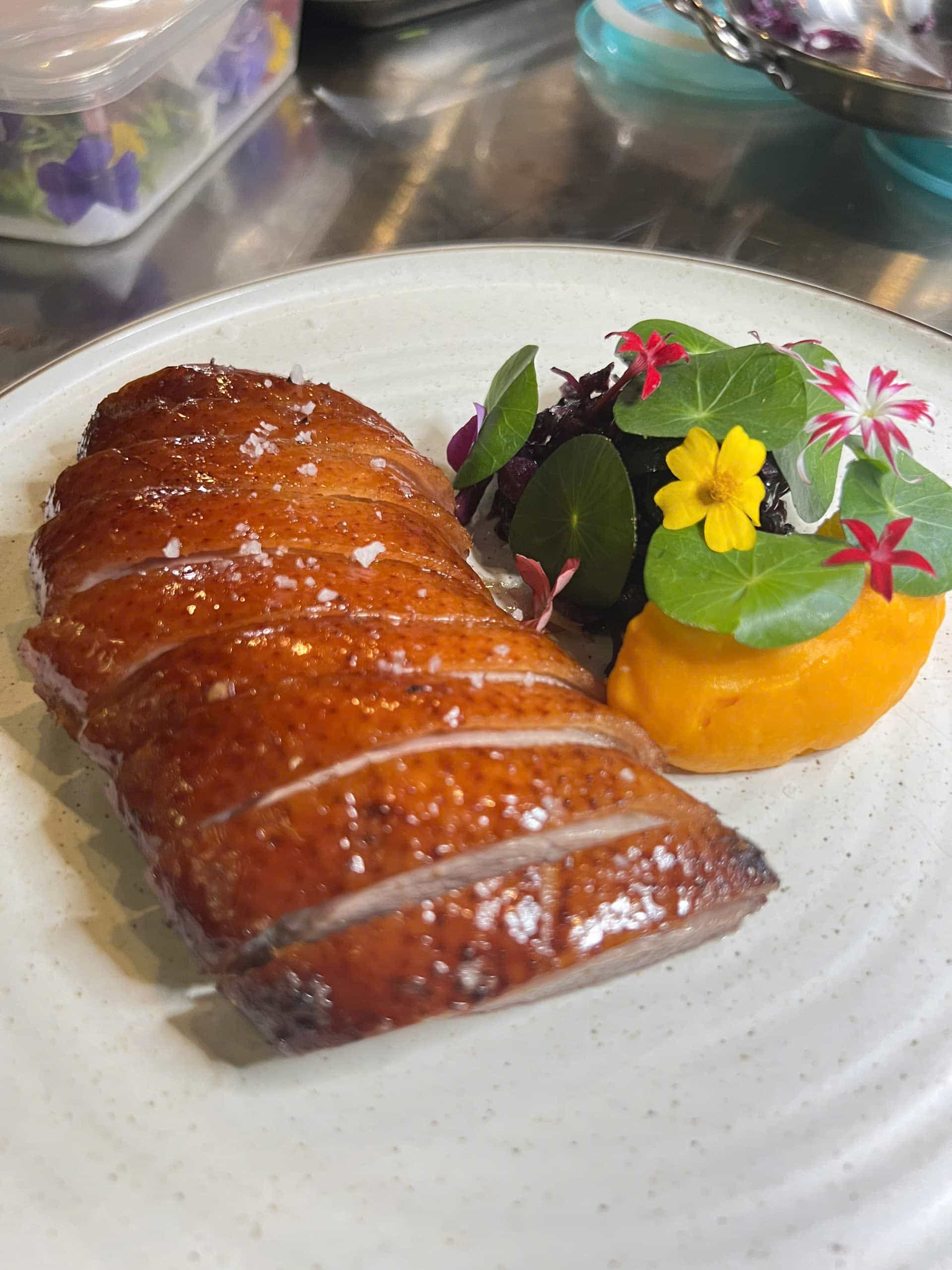 Chef Hồng không ngừng tìm kiếm những hướng đi mới để tạo nên dấu ấn riêng trong lĩnh vực ẩm thực