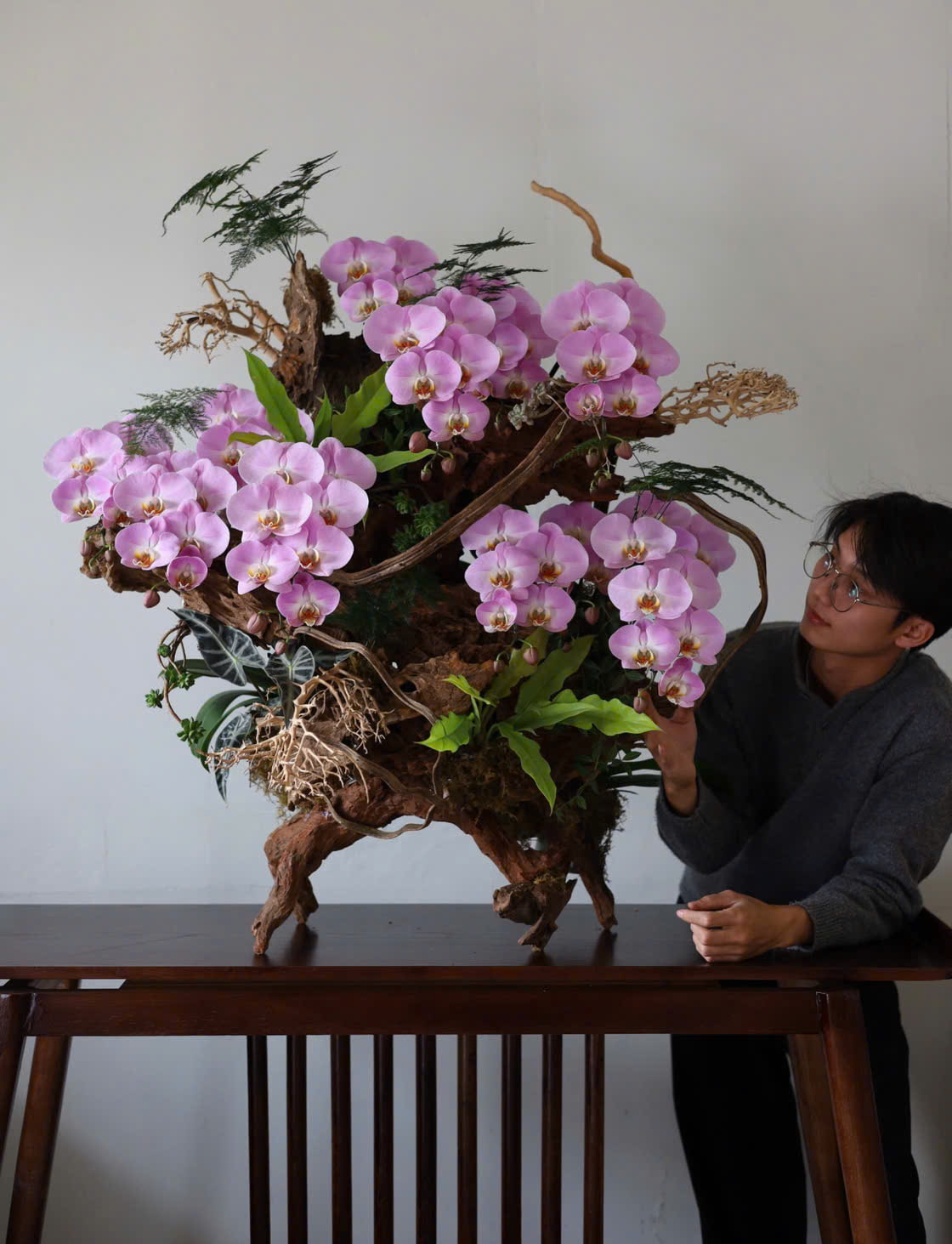 Florist Nguyễn Xuân Trường - Founder Tiệm hoa Donna: “Một tác phẩm đẹp có thể thu hút ánh nhìn, nhưng chỉ cảm xúc mới khiến nó ở lại trong ký ức”