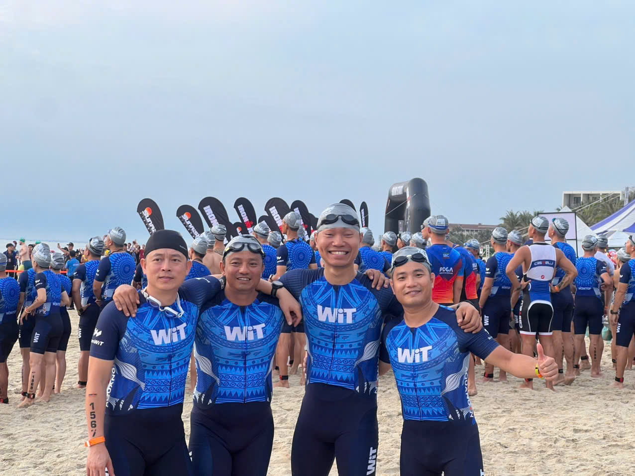 Với thầy Đảm, dạy bơi không chỉ là dạy một kỹ thuật vận động, mà là giúp con người học cách bình tĩnh, vượt qua nỗi sợ và biết trân trọng sự sống