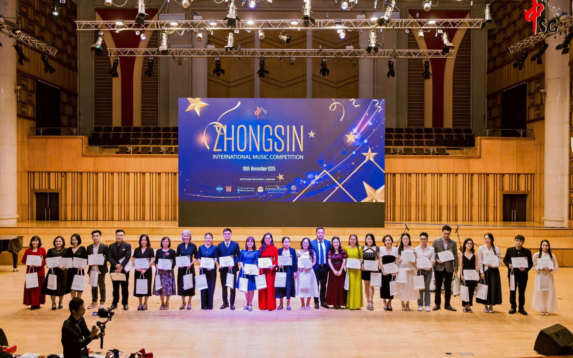 Học viên CLB Âm nhạc Họa Mi tham gia giao lưu tại Hong Kong
