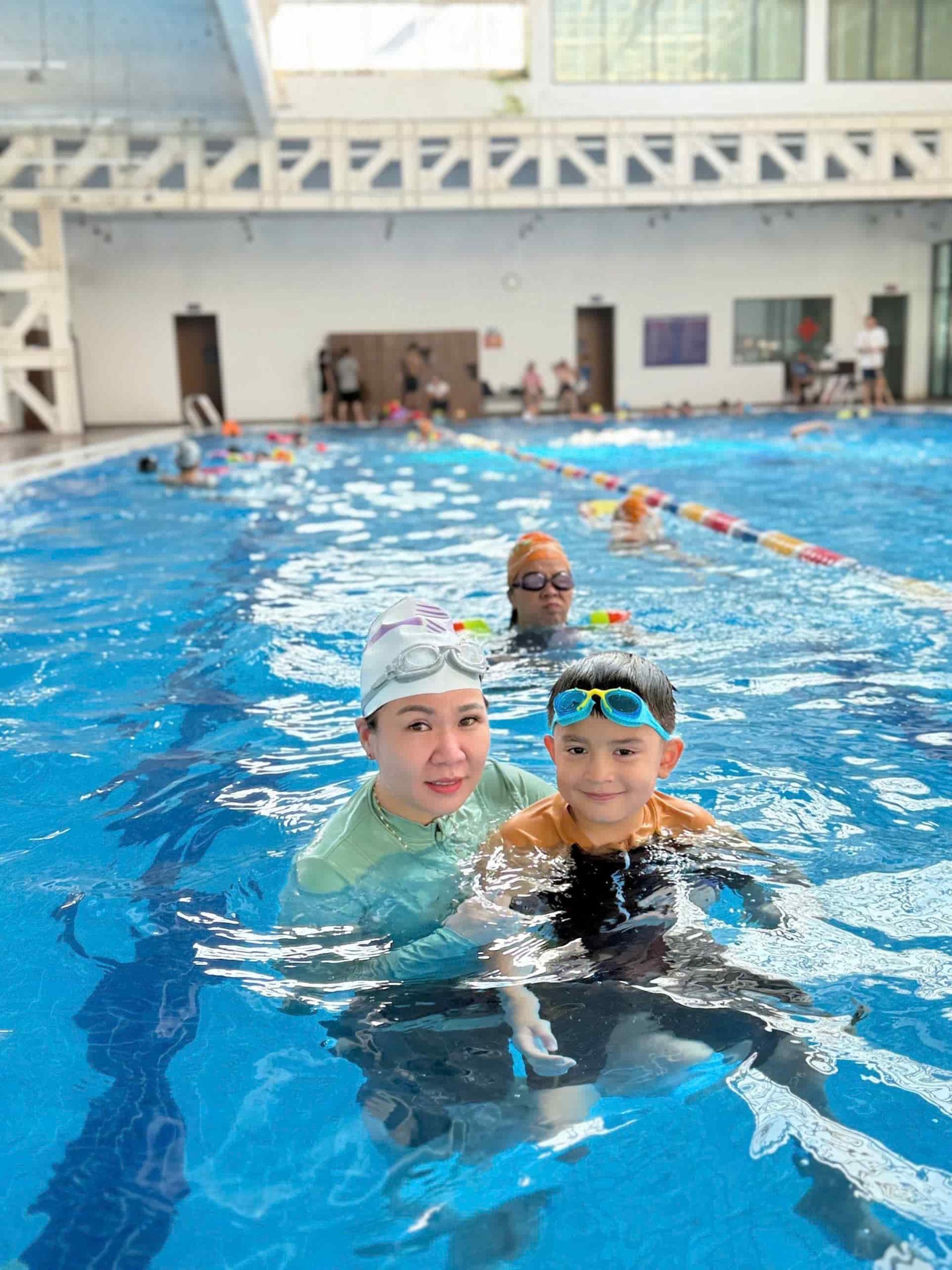 HLV Nguyễn Thủy đã có hơn 14 năm gắn bó với công tác giảng dạy và đào tạo bơi lội tại Hà Nội