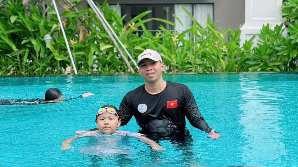 HLV Trà Nguyễn Thành Tâm tích lũy hơn 5 năm kinh nghiệm trong đào tạo bơi lội cho mọi lứa tuổi
