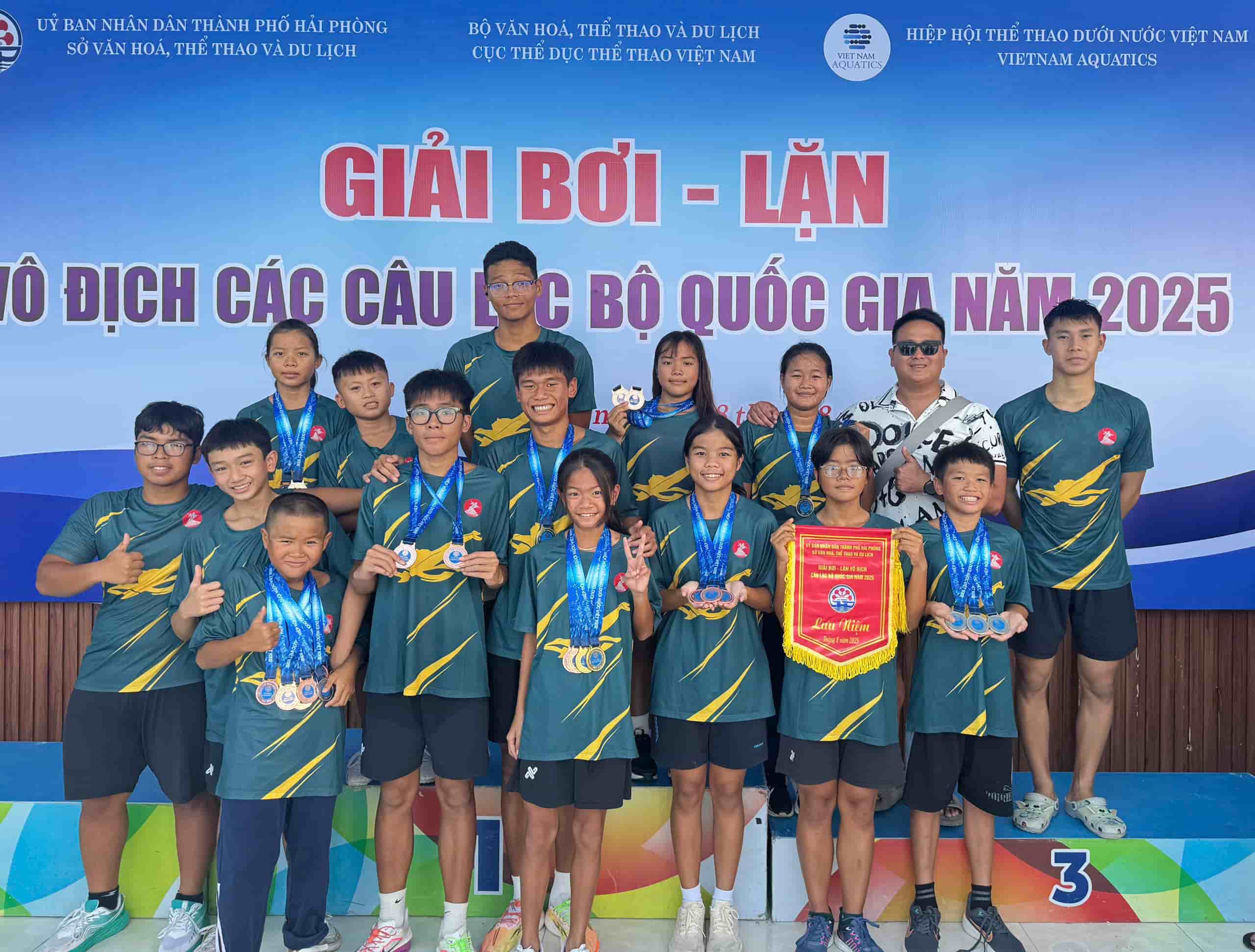 Nhiều học viên của HLV Nguyễn Đình Nhật Nam đã tự tin góp mặt ở các sân chơi thể thao địa phương và khu vực