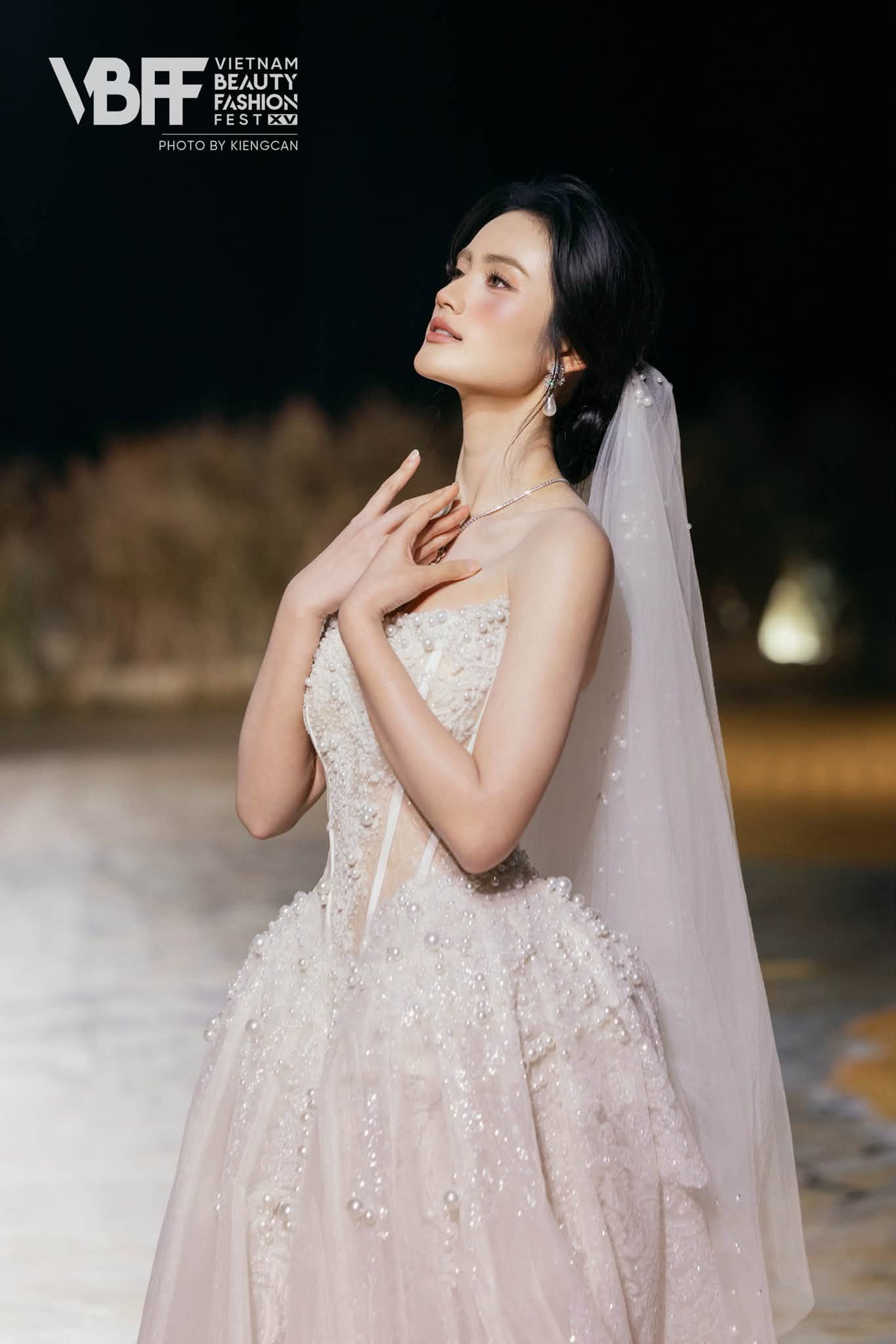 Chuyện tình gần một thập kỷ của Hoa hậu Ý Nhi