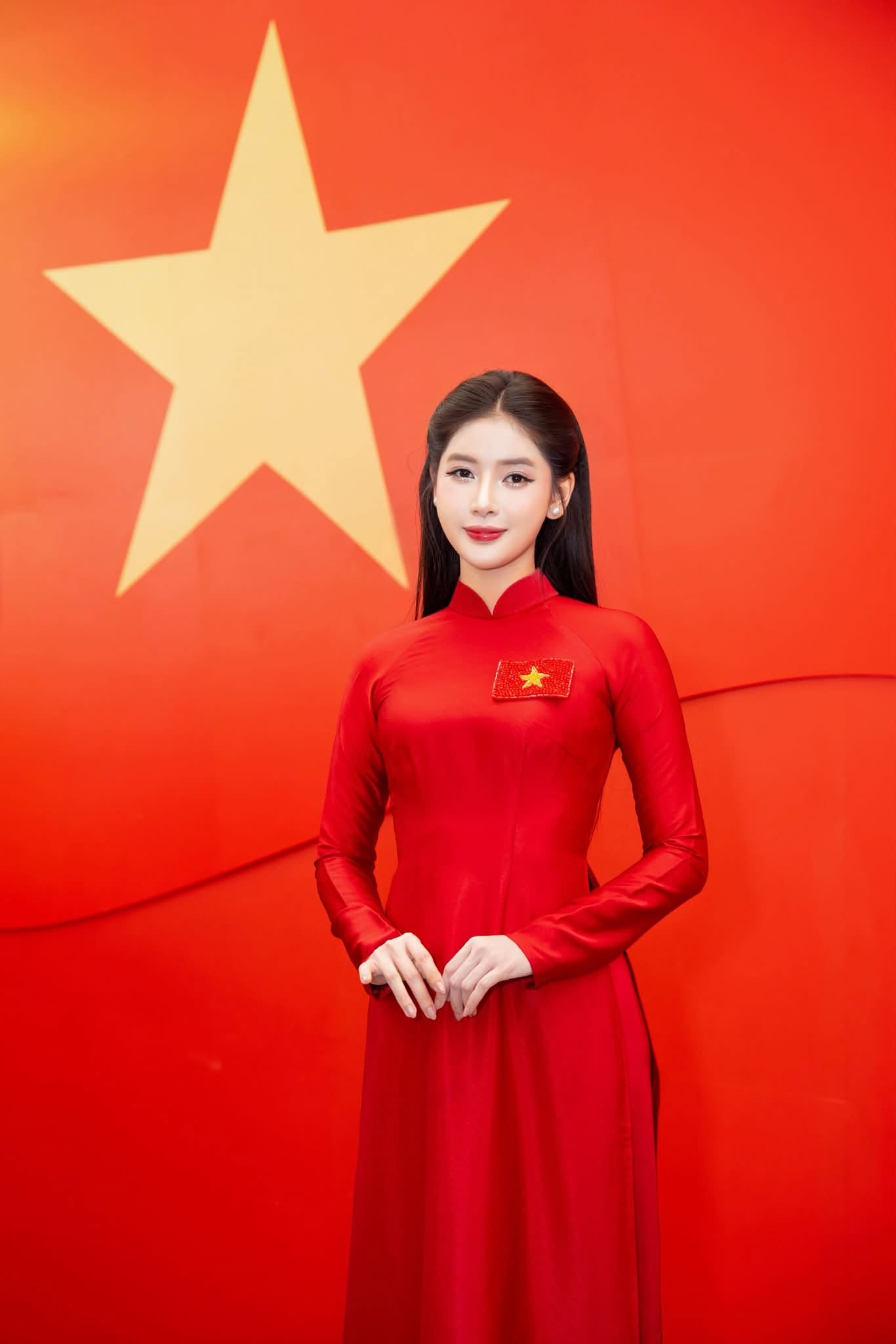 Phạm Hoàng Thu Uyên đại diện Việt Nam thi Miss Earth 2026, học vấn "khủng" gây chú ý