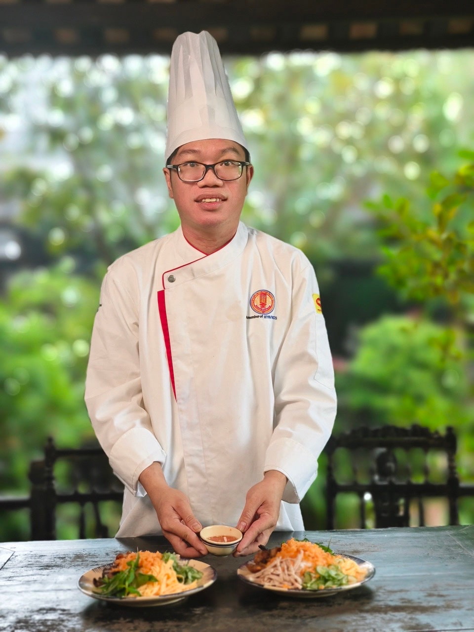 Đầu bếp Hồ Đắc Hoài Ân đã có hành trình 14 năm kiên trì theo đuổi và gìn giữ nét đẹp ẩm thực chay xứ Huế