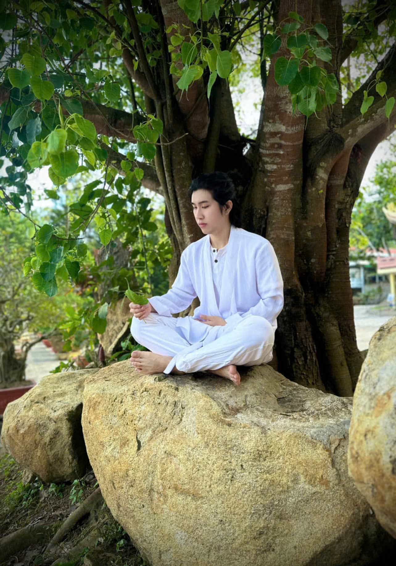 Nhưng với hoạ sĩ Lý Bá Siêu - người sáng lập AKASA - Mỹ Thuật Hà Tiên, cây cọ lại là phương tiện để gieo những giá trị bền vững hơn