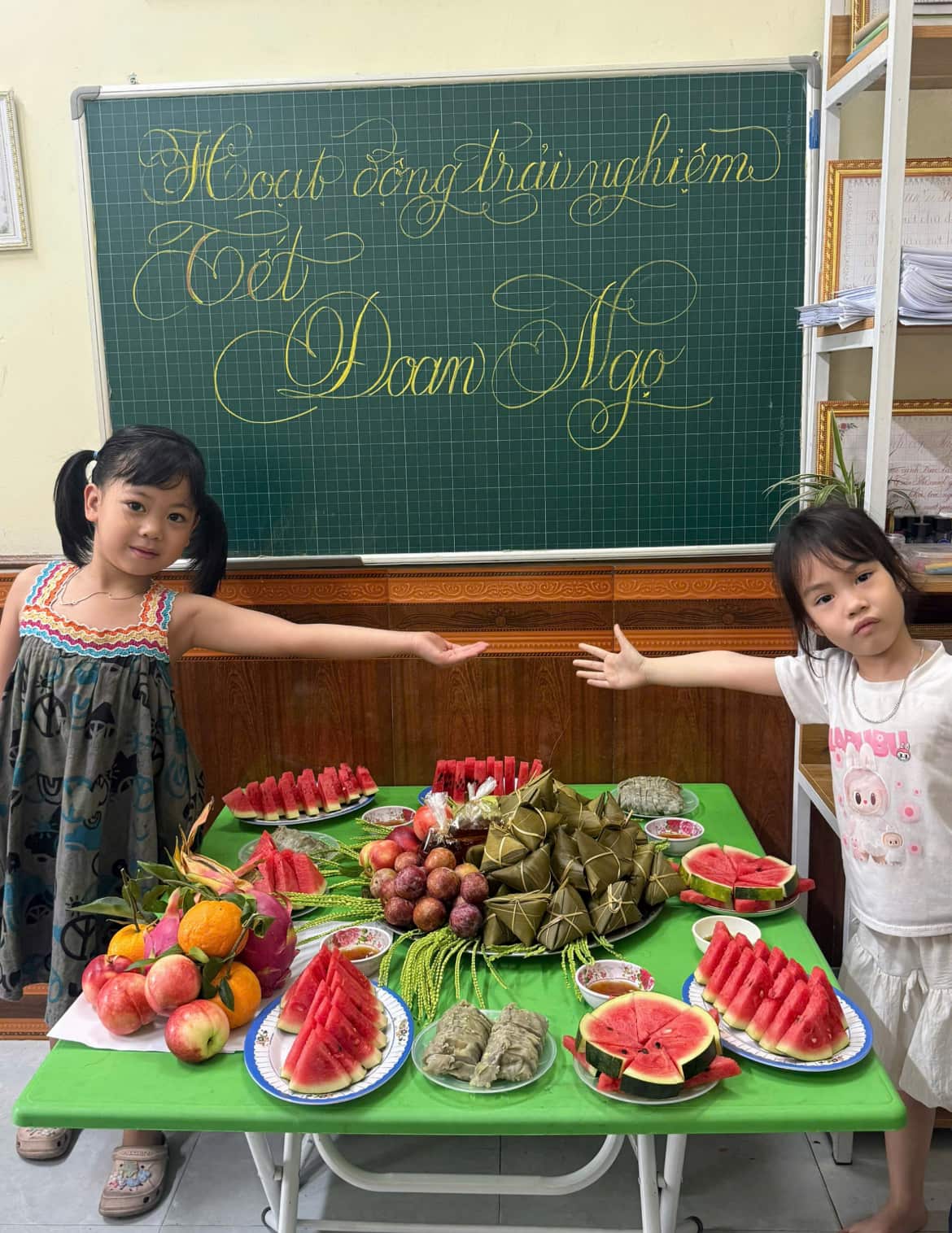 Điều cô giáo Chang Kưm kiên trì vun đắp không chỉ là những trang vở đẹp, mà còn là những phẩm chất đẹp 