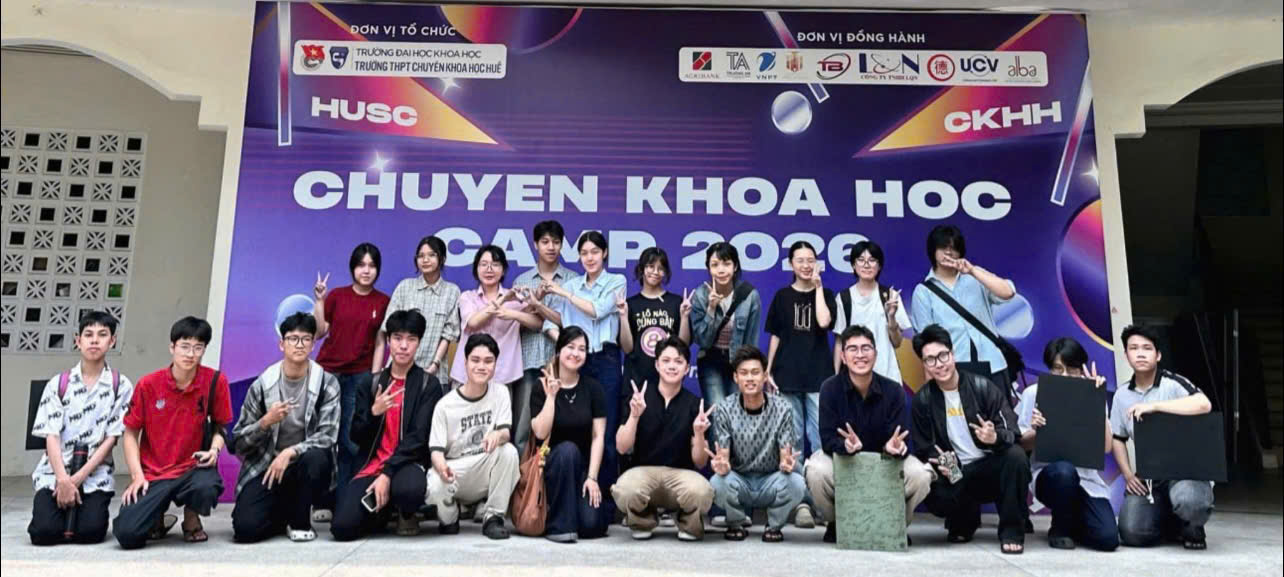 Lớp Vẽ 2IO. Hue