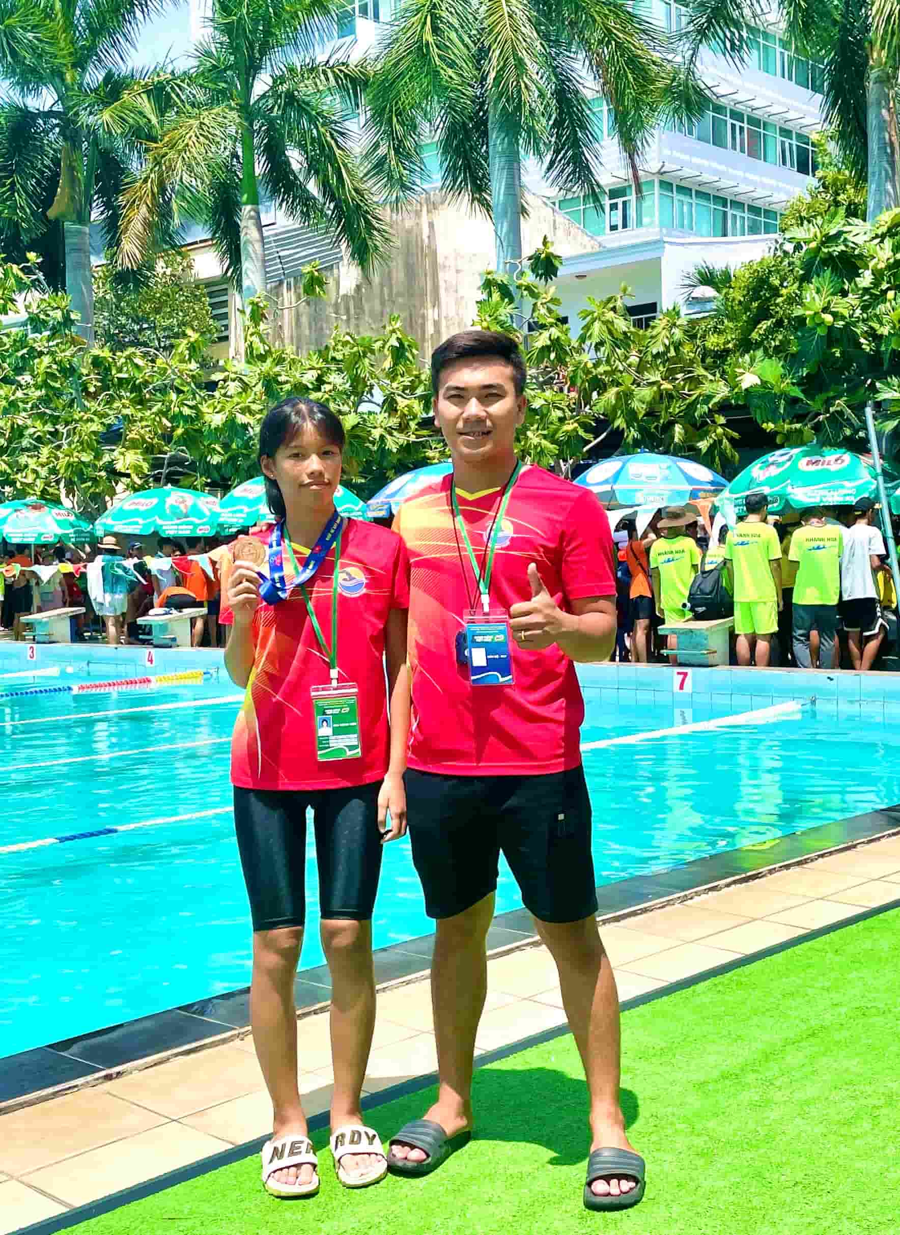 Nỗi trăn trở trước thực trạng đuối nước tại Quảng Ngãi là bước ngoặt đưa HLV Tấn Chiêu gắn bó với giáo án dưới nước suốt 8 năm qua