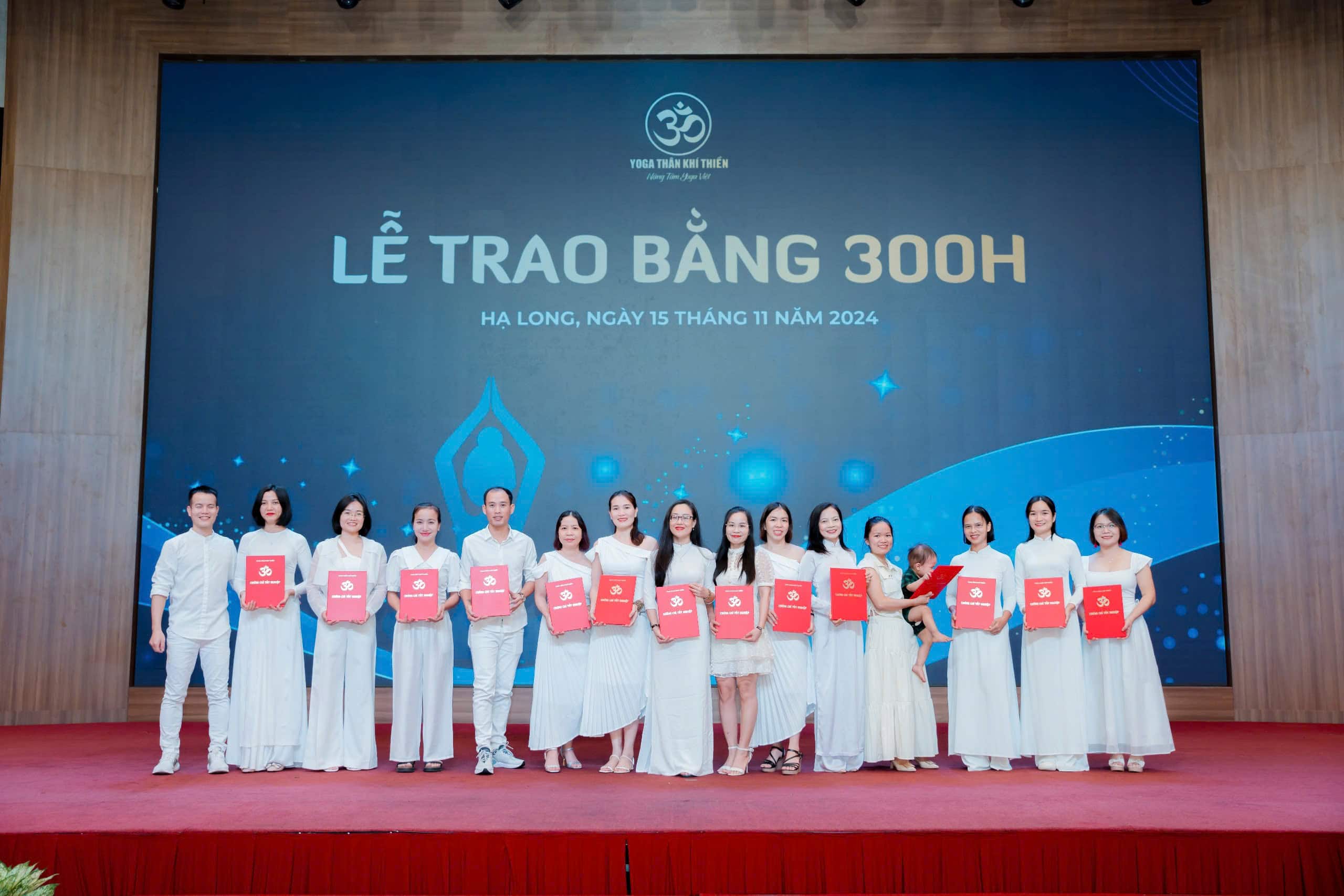Hoàn thành chương trình đào tạo Yoga 300H là dấu mốc giúp HLV Tấn Trà tiếp tục đào sâu kiến thức về Yoga Cân Bằng và phương pháp phục hồi tự nhiên
