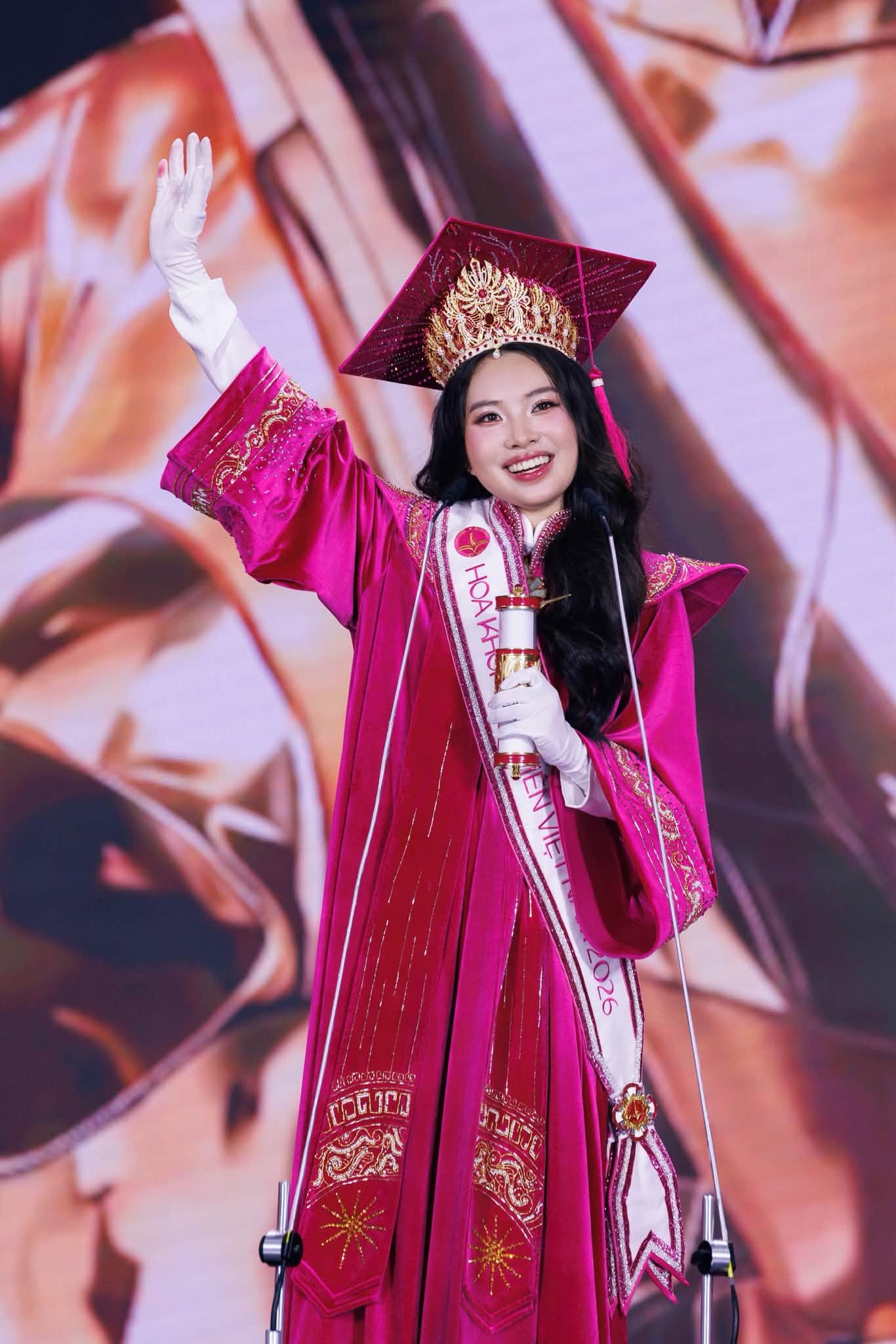 Hoa khôi Sinh viên Việt Nam 2026 là thủ khoa trường Y, sở hữu IELTS 7.0