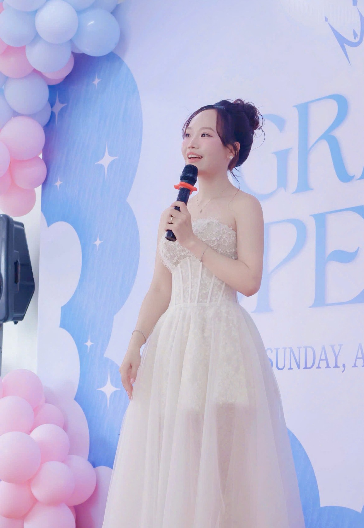 Ms. Ánh Hồng – Founder của HeartLink English phát biểu trong ngày khai trương cơ sở mới