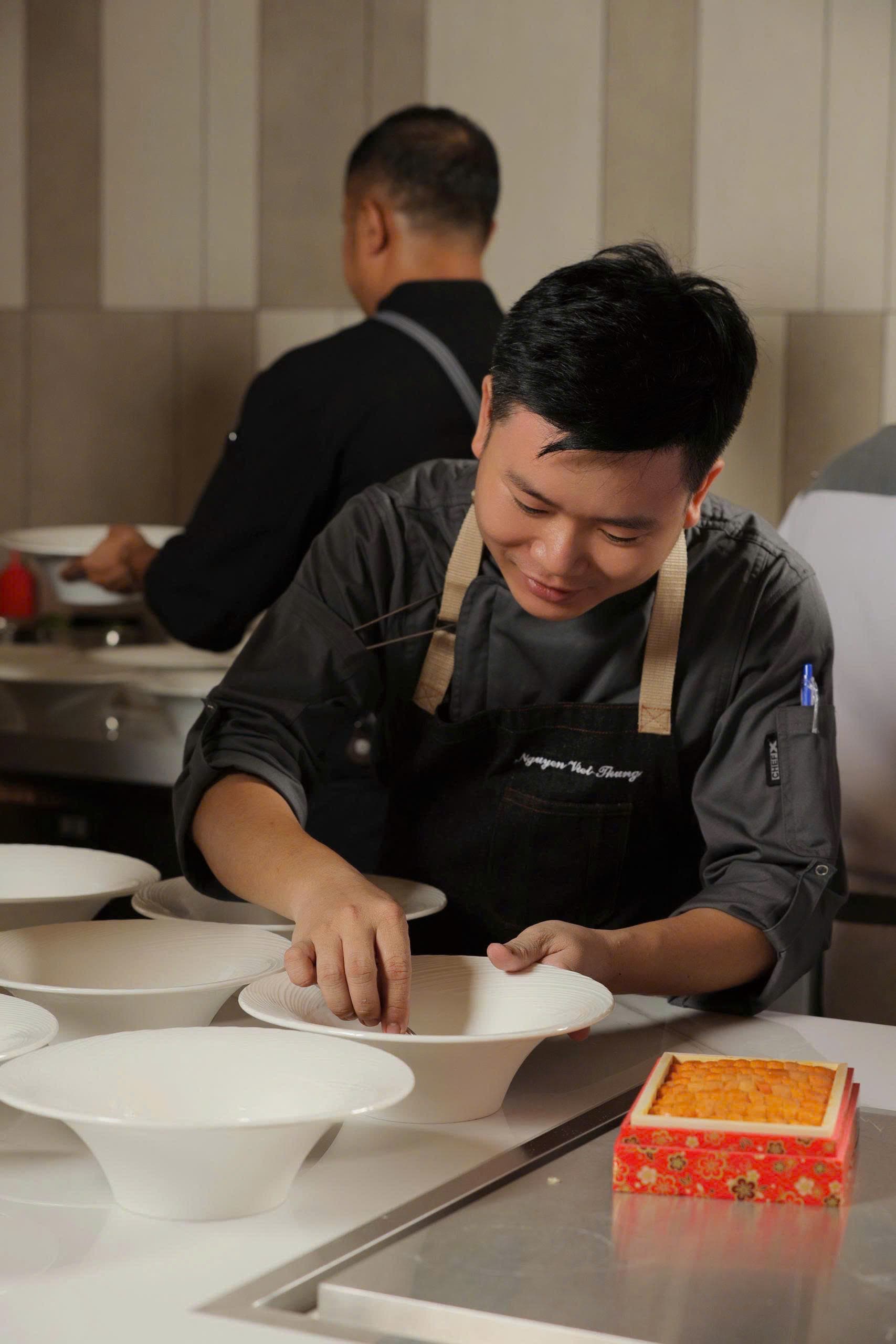 Chef Nguyễn Viết Thưng hiện đảm nhiệm vị trí Chef de Cuisine tại Melia Aurea Nha Trang