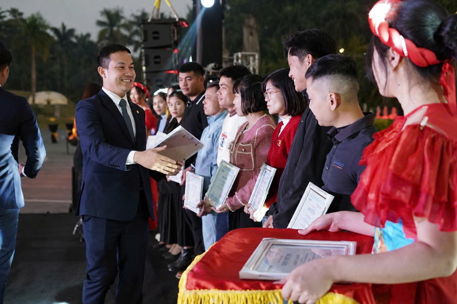 Với kinh nghiệm vận hành tại nhiều hệ thống nghỉ dưỡng lớn, Hotelier Lê Phạm Hoàng Công luôn lấy sự chủ động, chuyên nghiệp và tinh thần trách nhiệm làm nền tảng