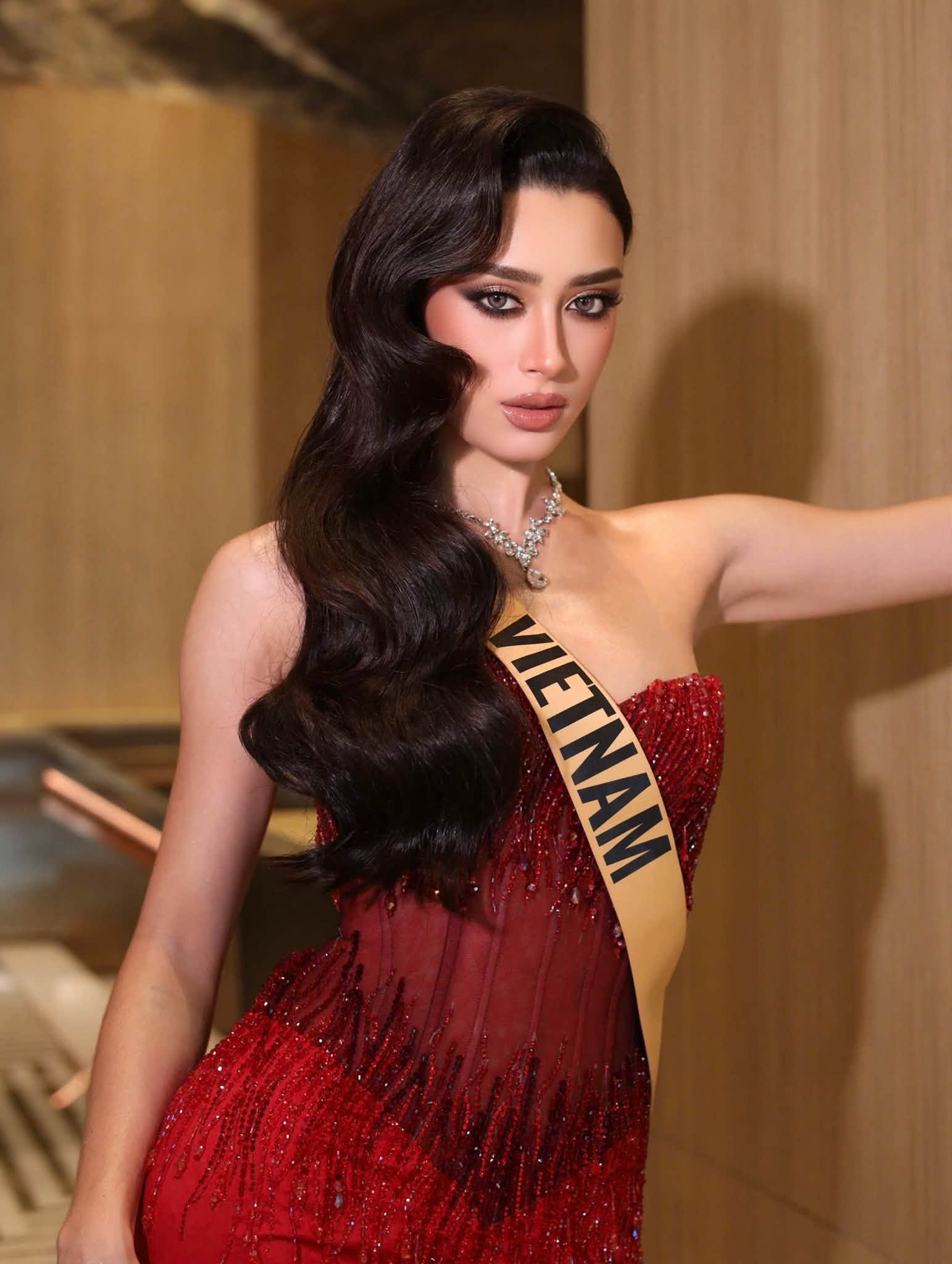 Emoura Phạm liên tục tạo dấu ấn tại Miss Grand, chặng cuối hứa hẹn nhiều bất ngờ