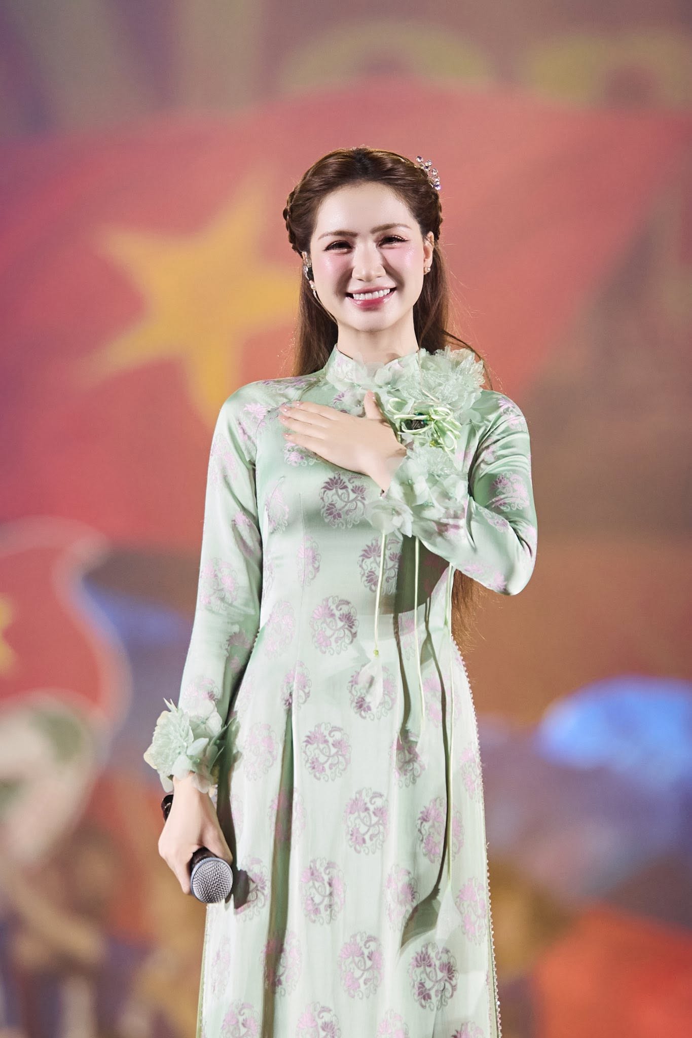 Hòa Minzy 2 năm liền góp mặt tại sự kiện trọng đại 2/9