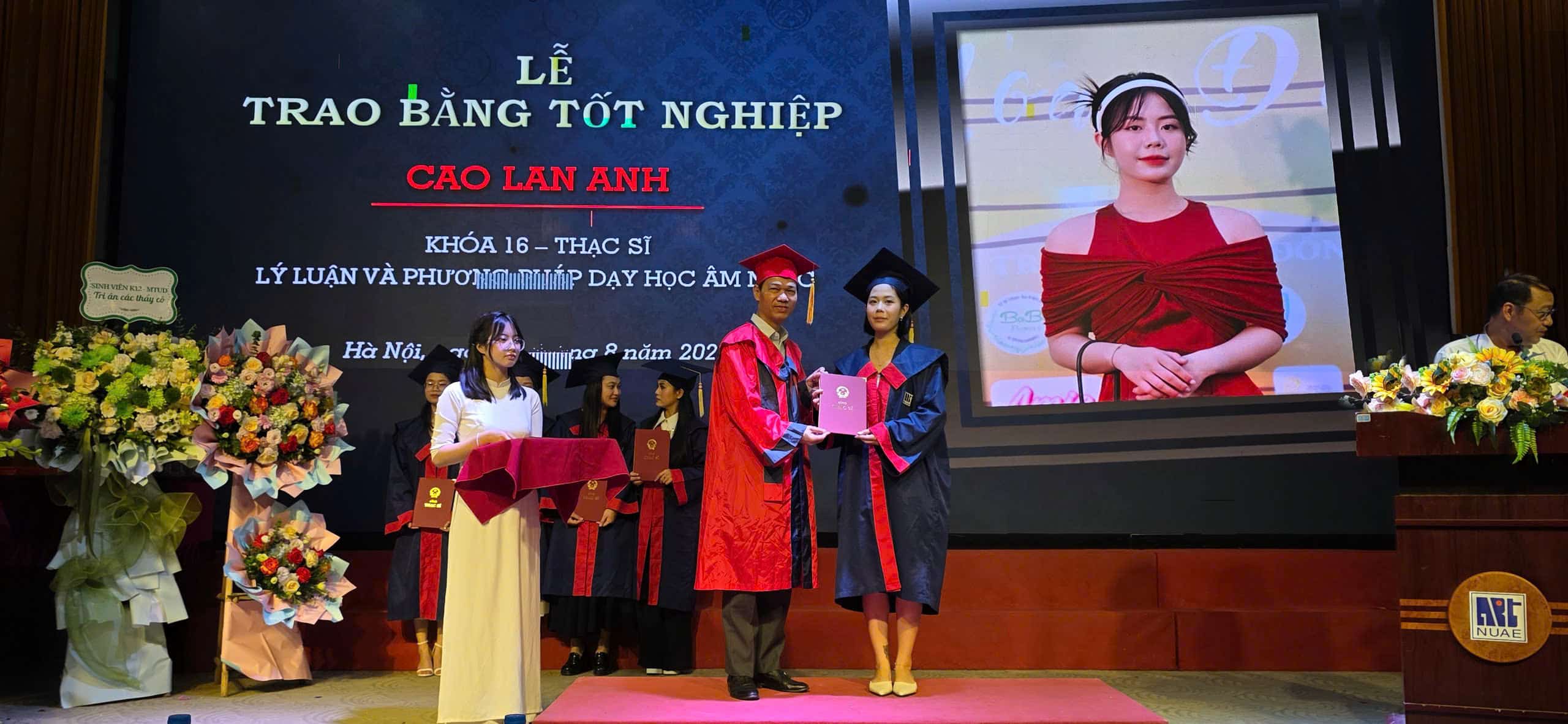 Cao Lan Anh tại lễ trao bằng Thạc sĩ Lý luận và Phương pháp dạy học Âm nhạc – Dấu mốc trên hành trình không ngừng trau dồi chuyên môn