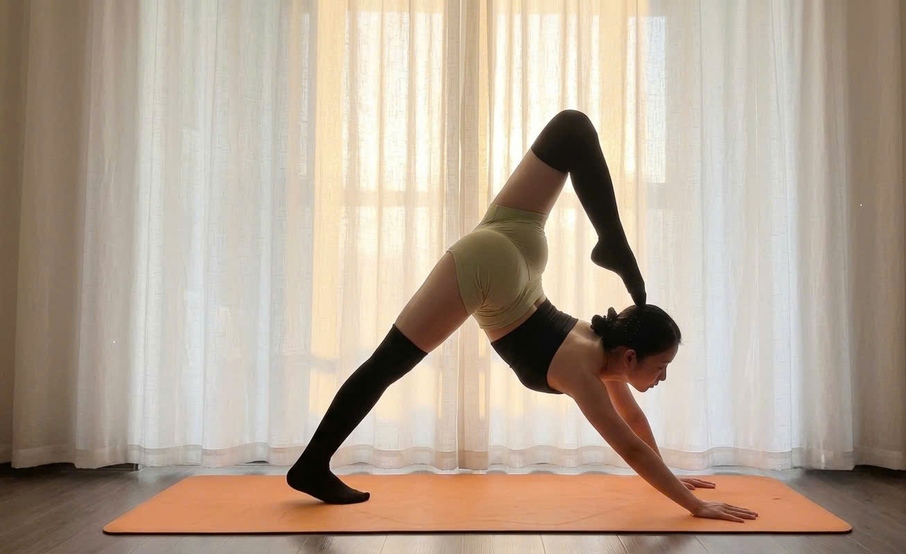 Với HLV Phạm Mai, tập luyện yoga chính là cách để cân bằng lại cuộc sống và yêu bản thân hơn mỗi ngày