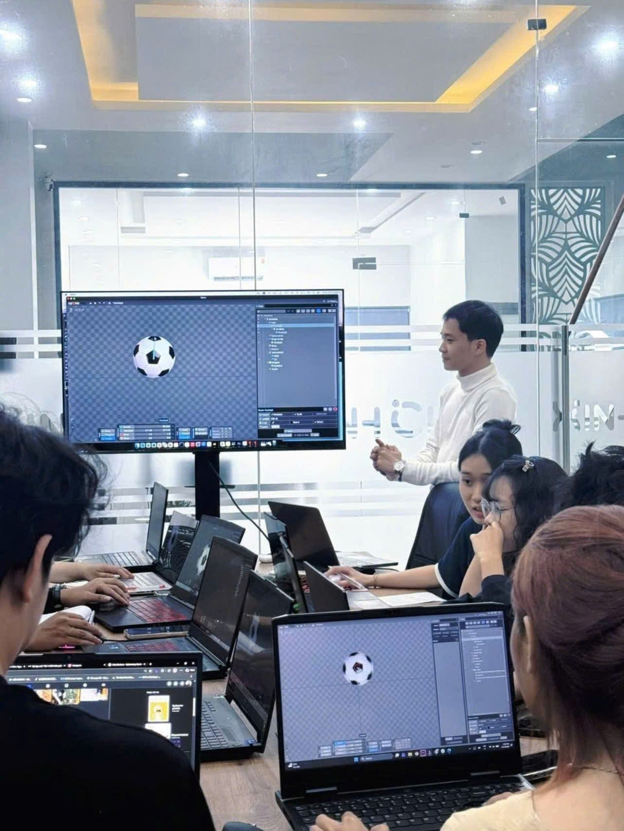 Anh Lê Xuân Thịnh - Founder REF Academy chia sẻ góc nhìn về AI và những thay đổi trong ngành thiết kế, nghệ thuật số